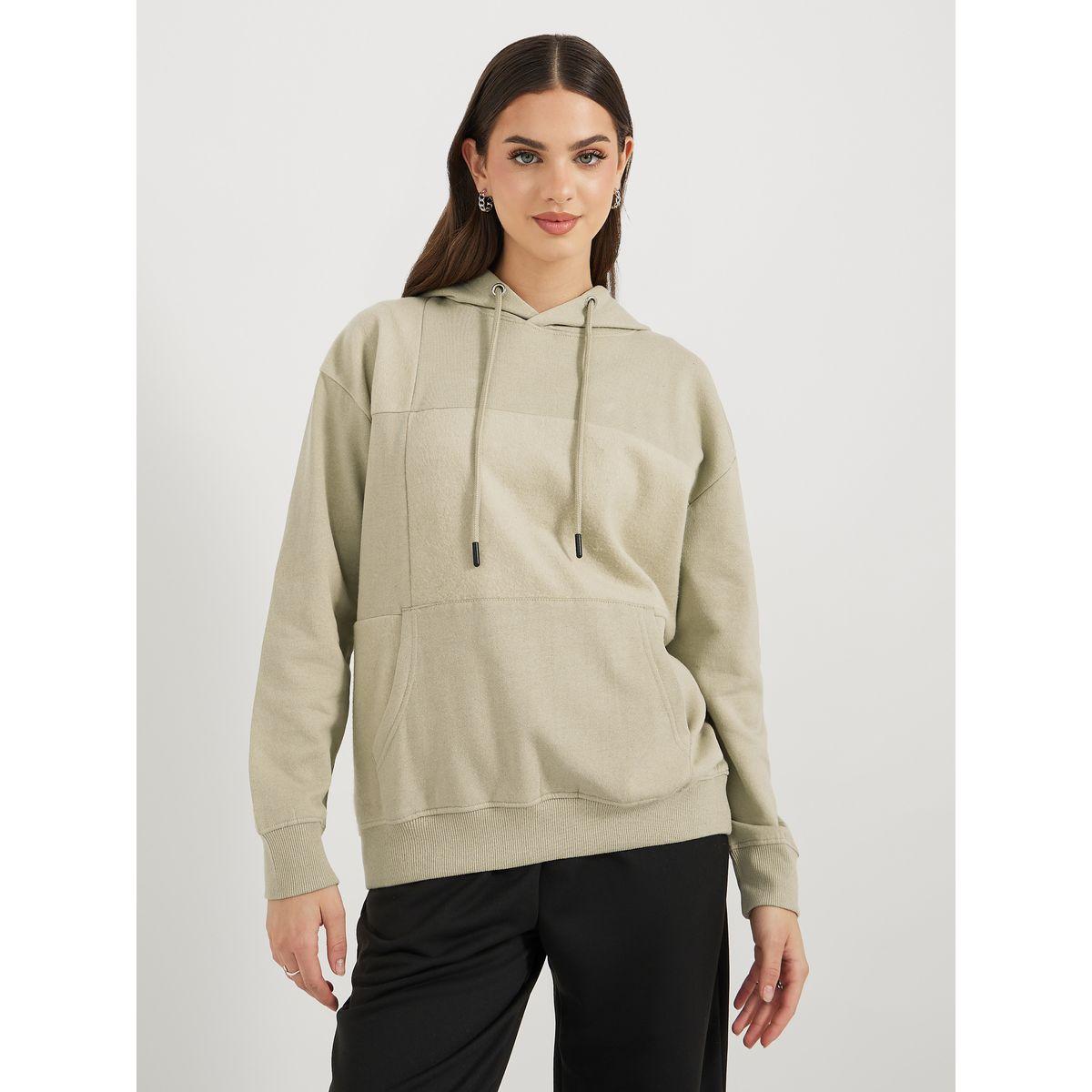 هودي بقصة عادية وتفاصيل مُتداخلة-women-winterwear-hoodiesandsweatshirts-hoodies-image-1