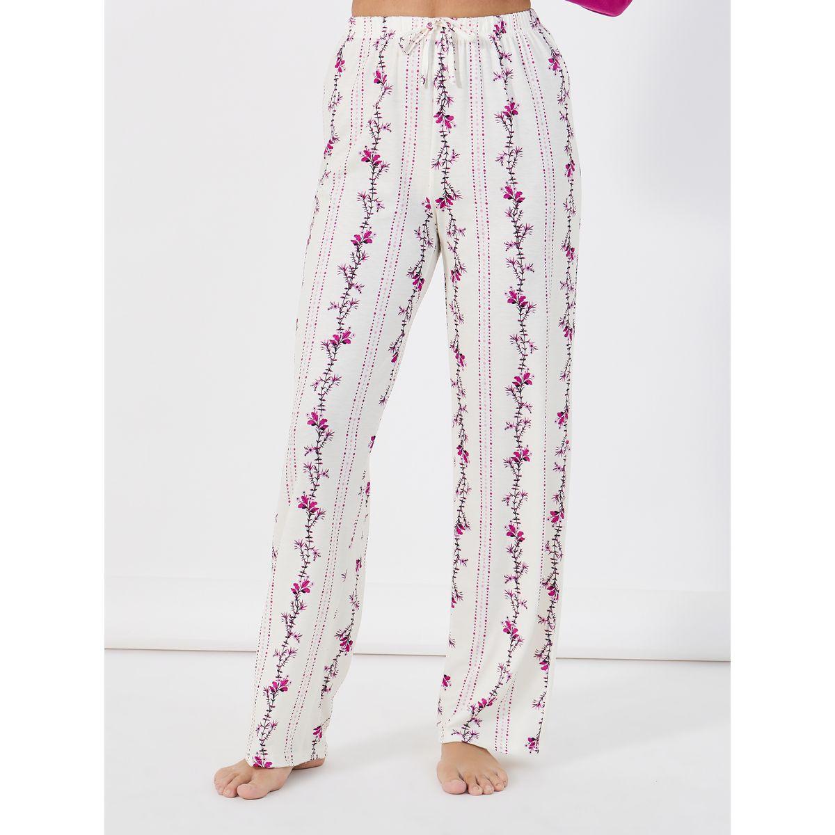 Styli Unwind Solid Notch Cross Front Detail T-Shirt & Floral Print Pants Pyjama Set-women-clothing-nightwear-pyjamas-longsets-image-5