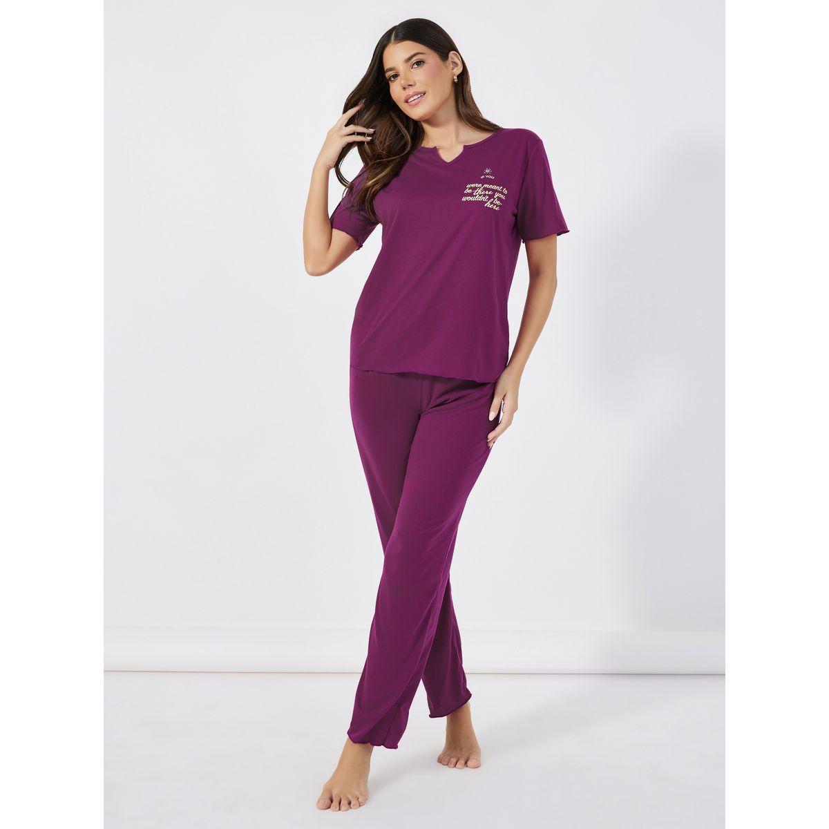 طقم من بنطال بيجاما وتيشيرت بطبعة كتابة وياقة نوتش-women-clothing-nightwear-pyjamas-longsets-image-1