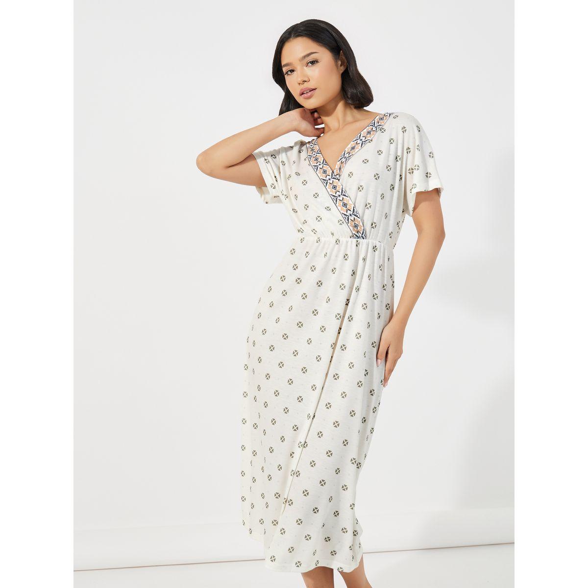 قميص نوم بنمط لف مع تفاصيل دانتيل وانماط هندسية-women-clothing-nightwear-nighties-image-2