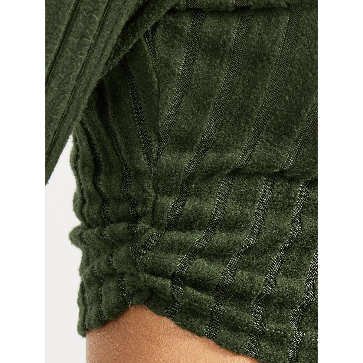 طقم منسق من جوغر بأرجل واسعة وبلوزة قصيرة-women-clothing-coordsets-image-3