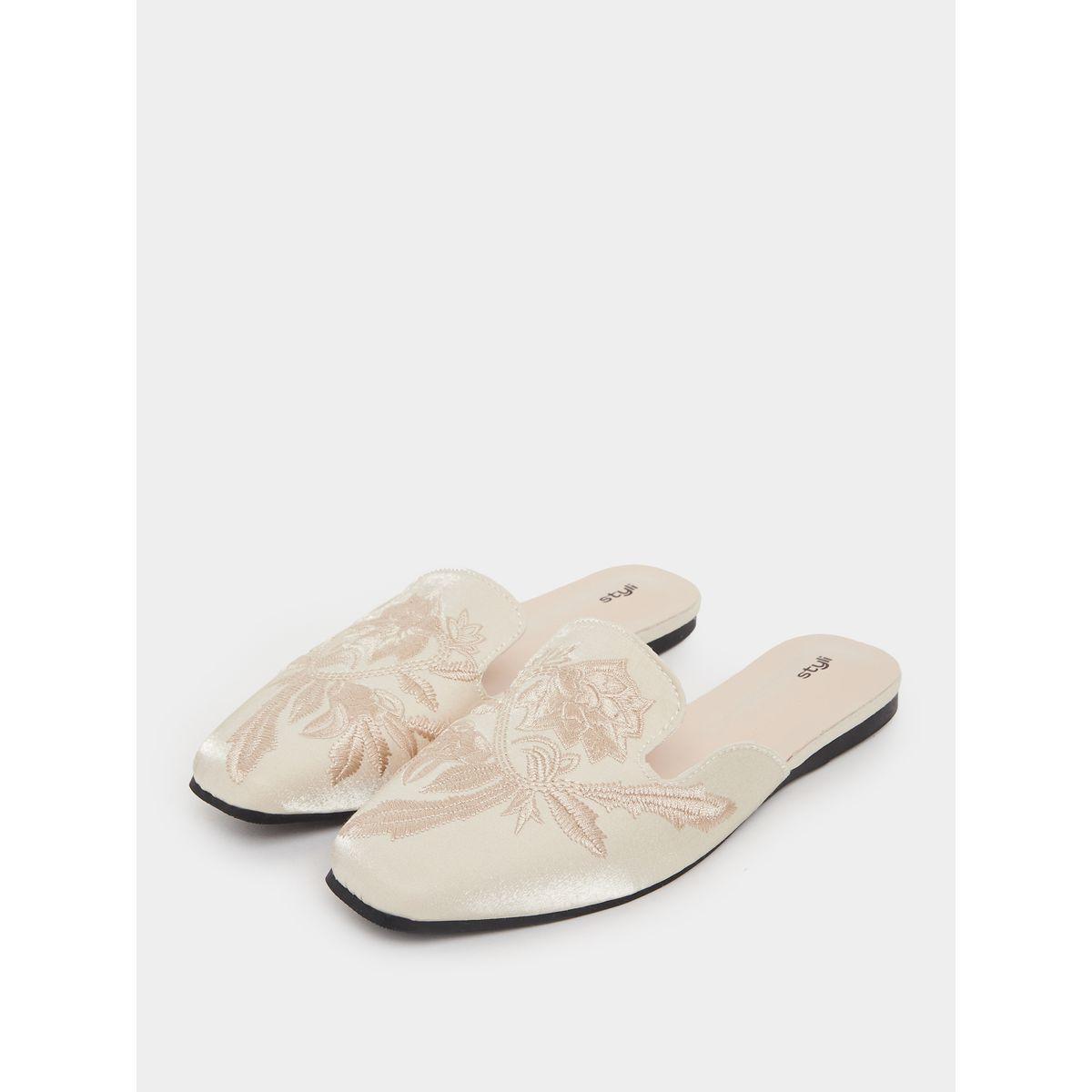 حذاء ميولز فلات بمقدمة مٌطرزة بنمط مربع-women-shoes-flats-mules-image-3
