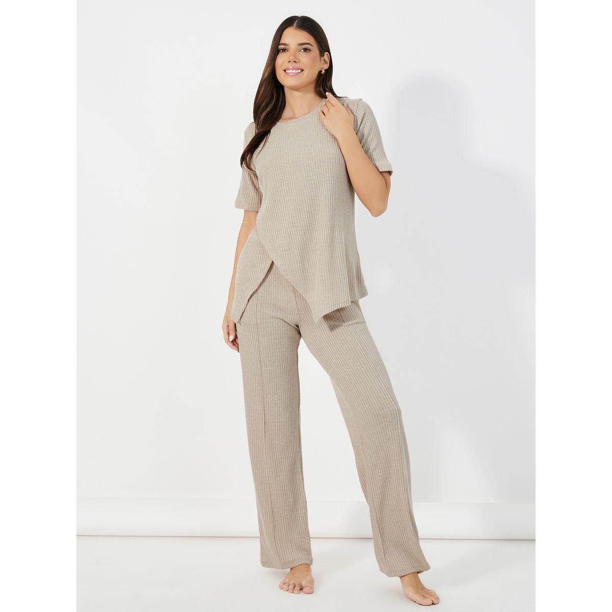 بنطال بيجاما بأرجل واسعة مع بلوزة بتفاصيل مضلعة-women-clothing-coordsets-image-1