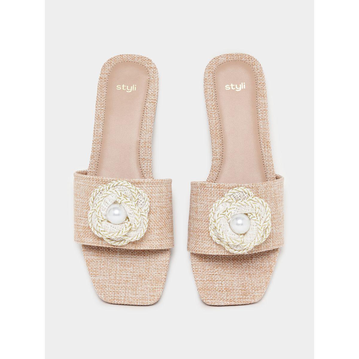 صندل فلات مزين بحلية بشكل زهور ولؤلؤ-women-shoes-sandals-flats-image-6