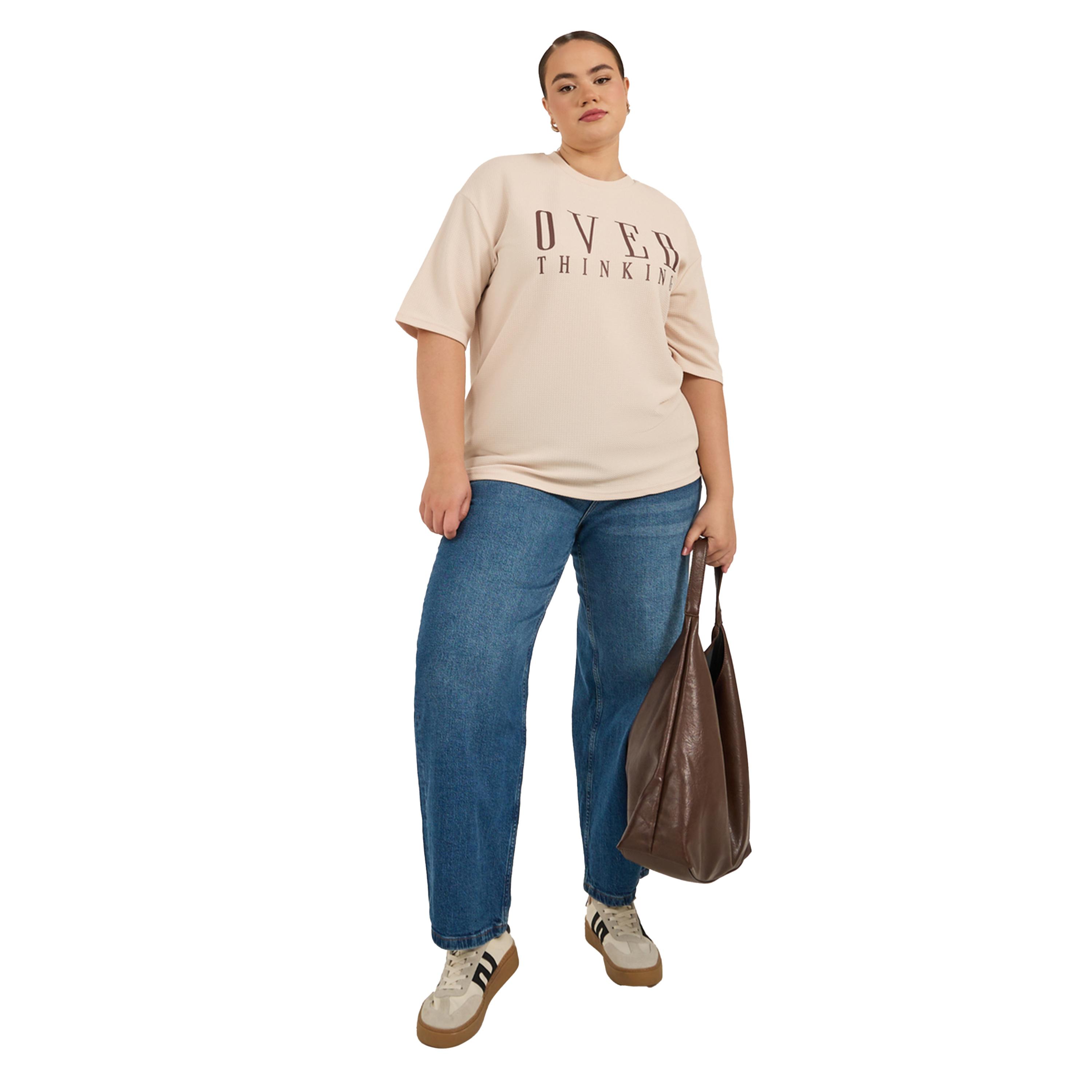 ستايلي - تي شيرت مقاس كبير مطبوع عليه شعار وأكتاف منسدلة-women-clothing-tshirts-image-2