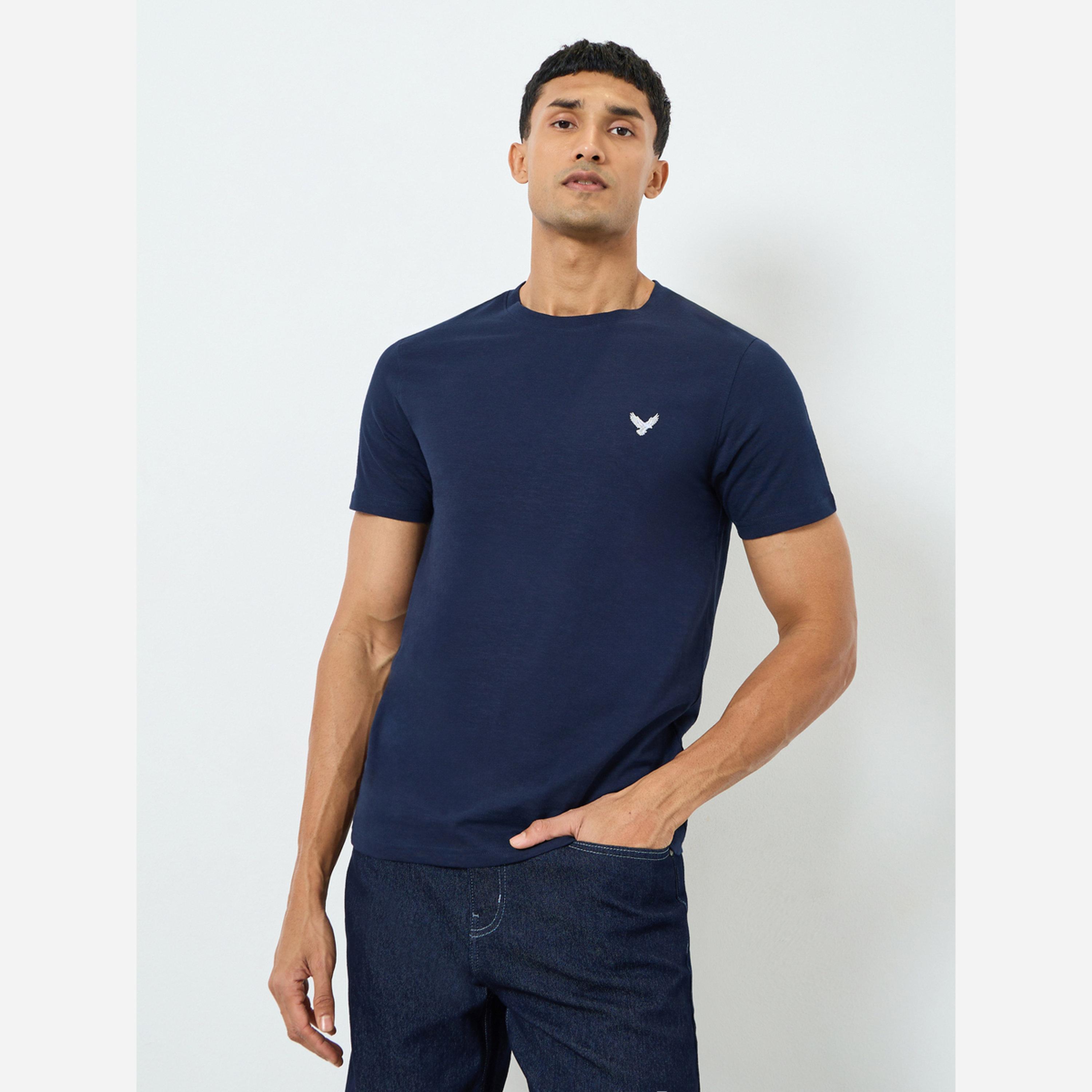ستايلي - تيشيرت رجالي قطن لون أزرق داكن مزين بنسر مطرز-men-clothing-tshirtsandpolos-tshirts-image-1