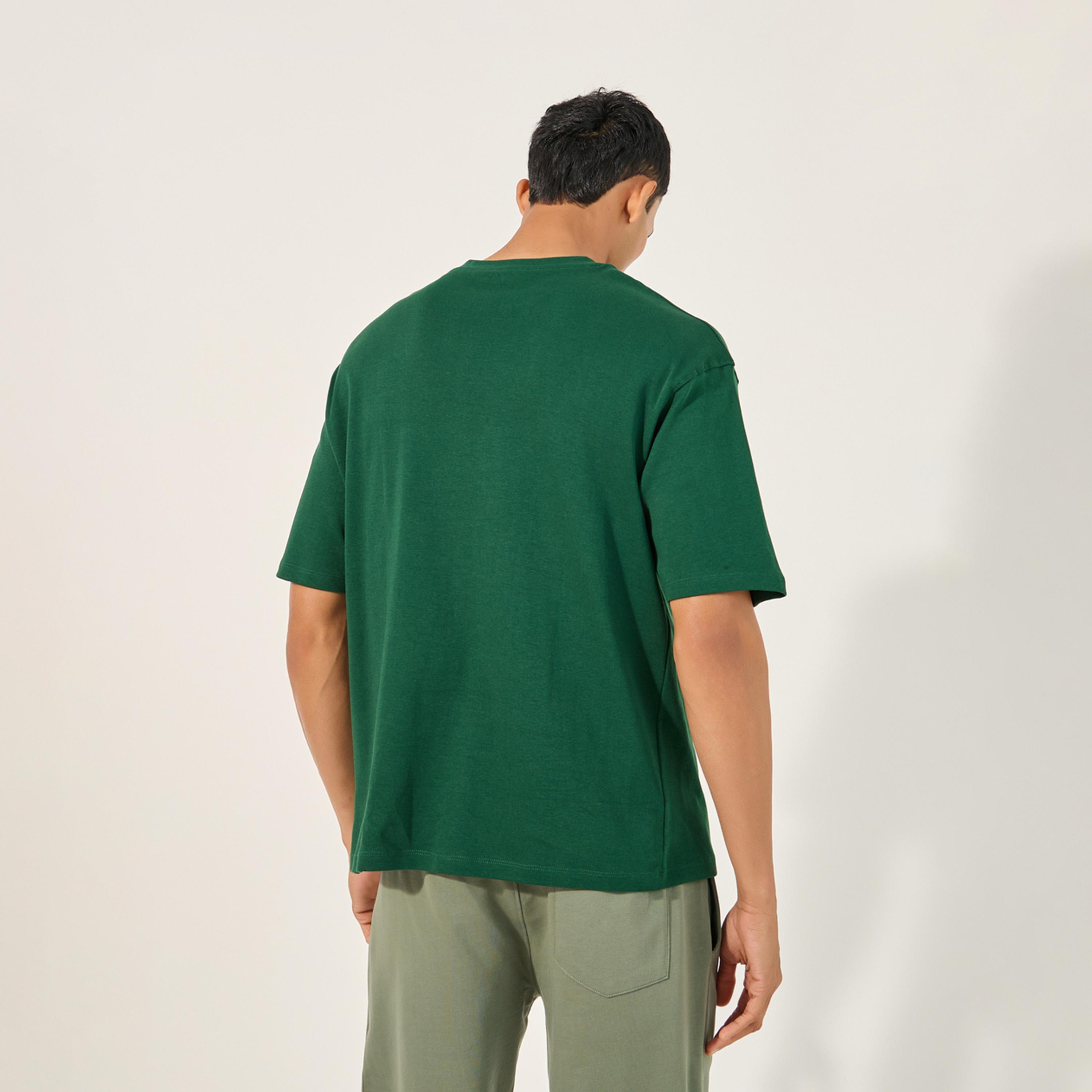 ستايلي - تي شيرت مطرز بشعار ورقبة دائرية-men-clothing-tshirtsandpolos-tshirts-image-4