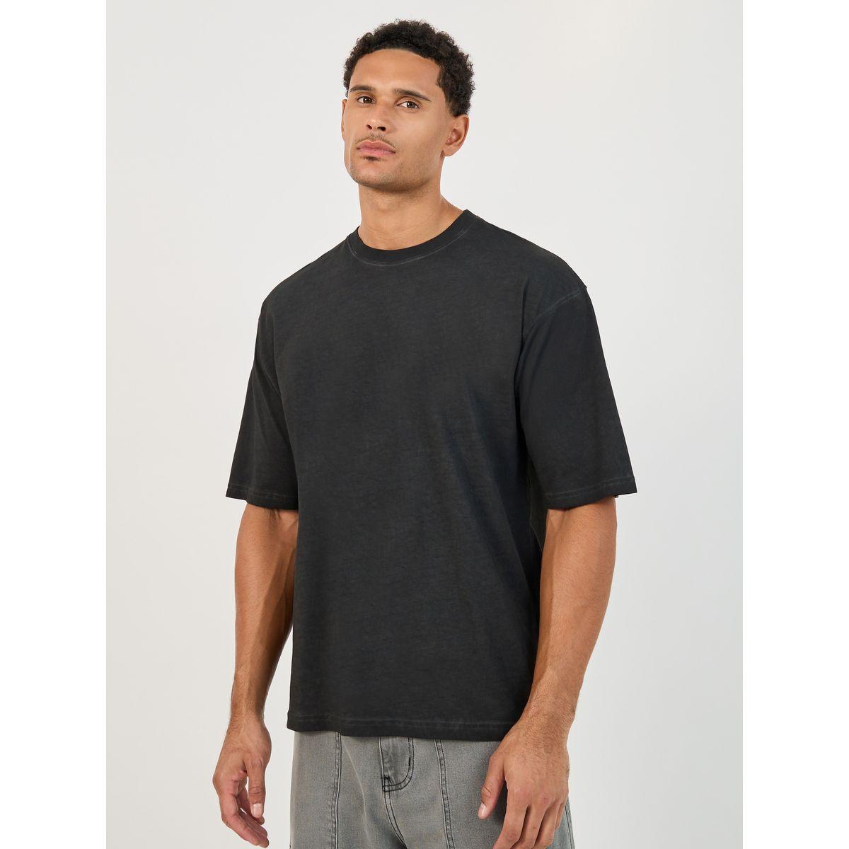 تيشيرت فضفاض بطبعة كتابة وتفاصيل مشطوفة-men-clothing-tshirtsandpolos-tshirts-image-4