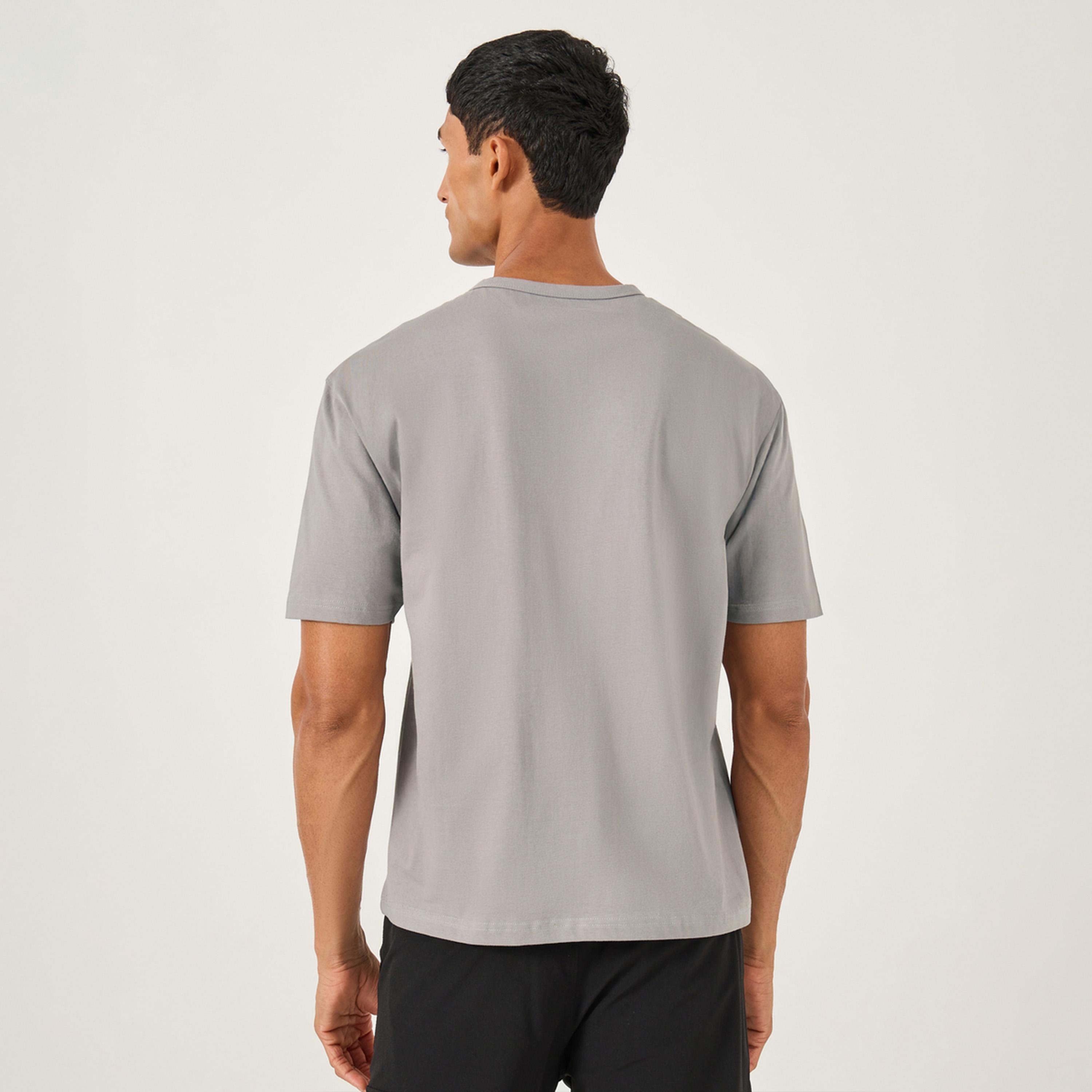 ستايلي - تي شيرت مطرز كبير الحجم برقبة دائرية-men-clothing-tshirtsandpolos-tshirts-image-4