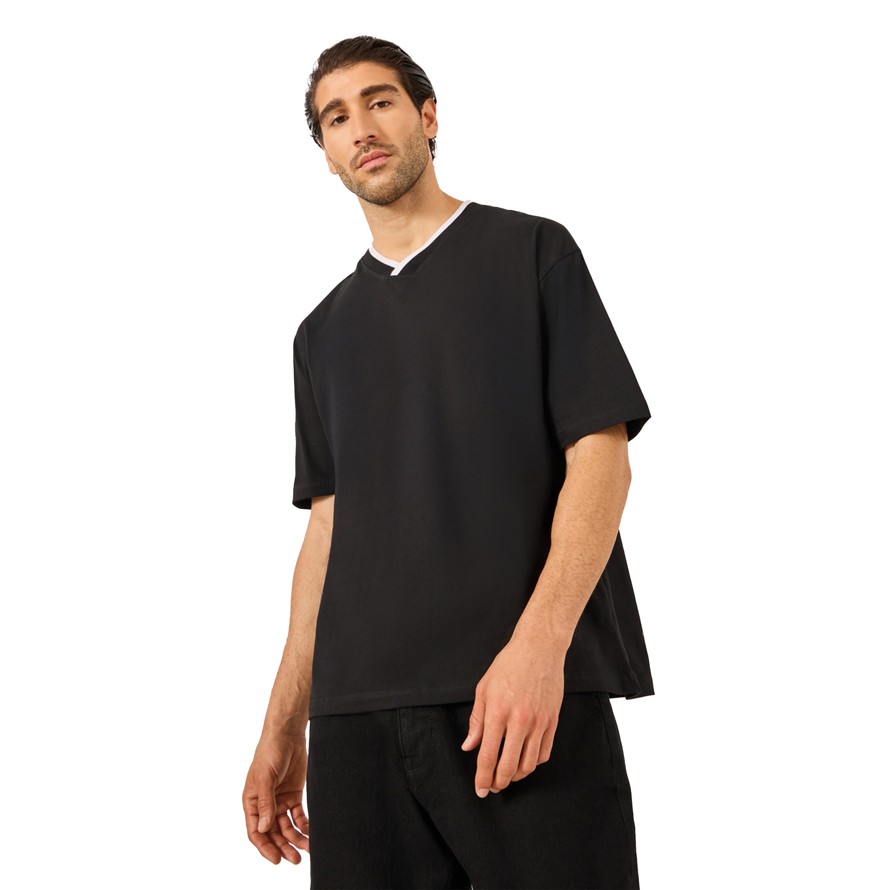 Styli Tipped V Neck Jersey Regular Fit T-Shirt-men-clothing-tshirtsandpolos-tshirts-image-1