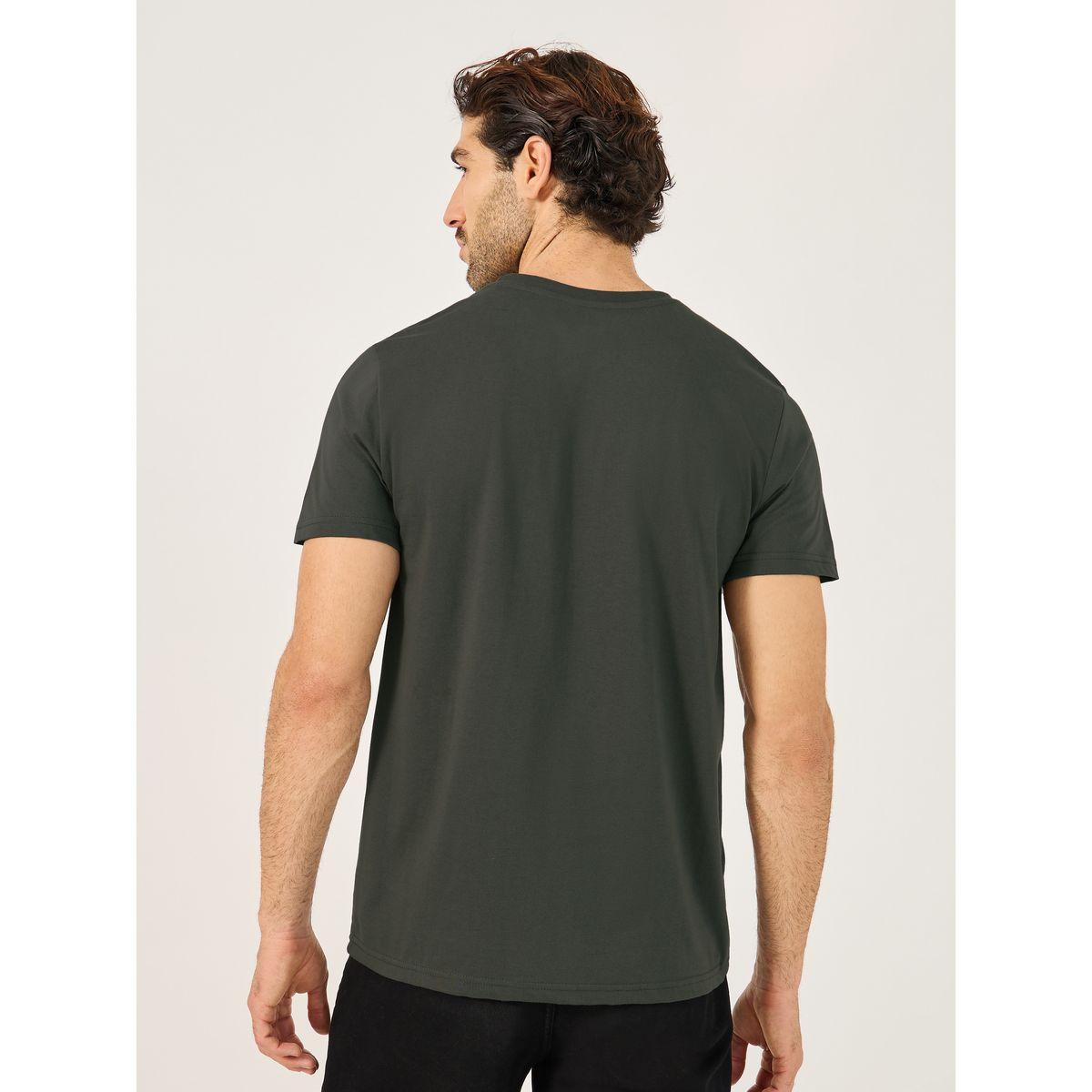 تيشيرت بقصة عادية وطبعة كتابة صغيرة-men-clothing-tshirtsandpolos-tshirts-image-4