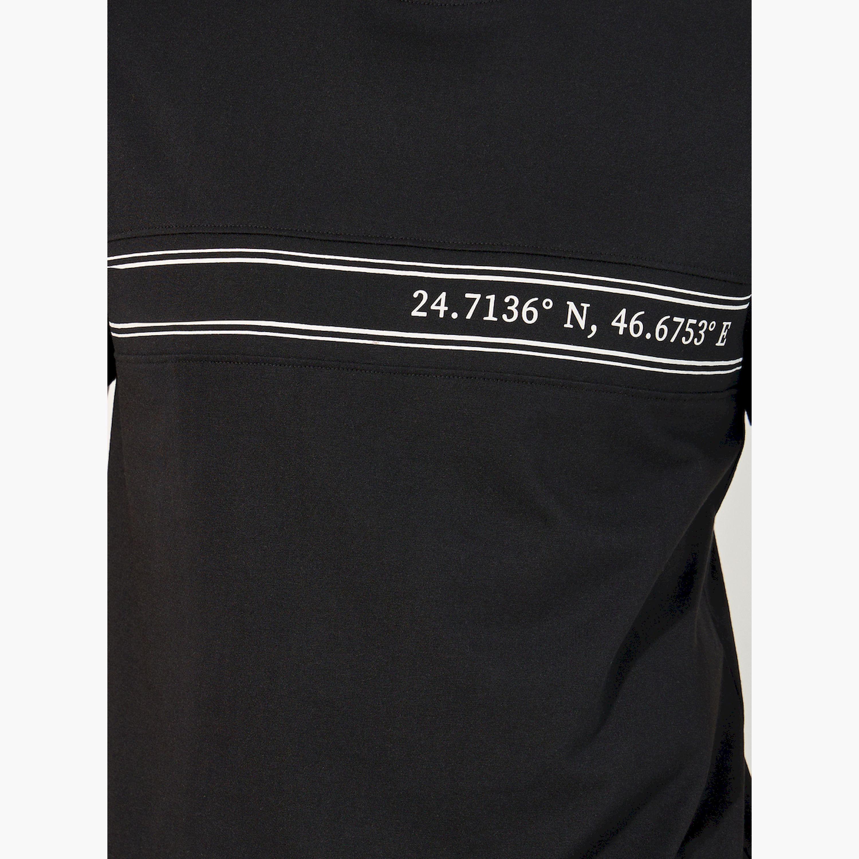 Styli Minimal Print Panelled Regular Fit T-Shirt-men-clothing-tshirtsandpolos-tshirts-image-3