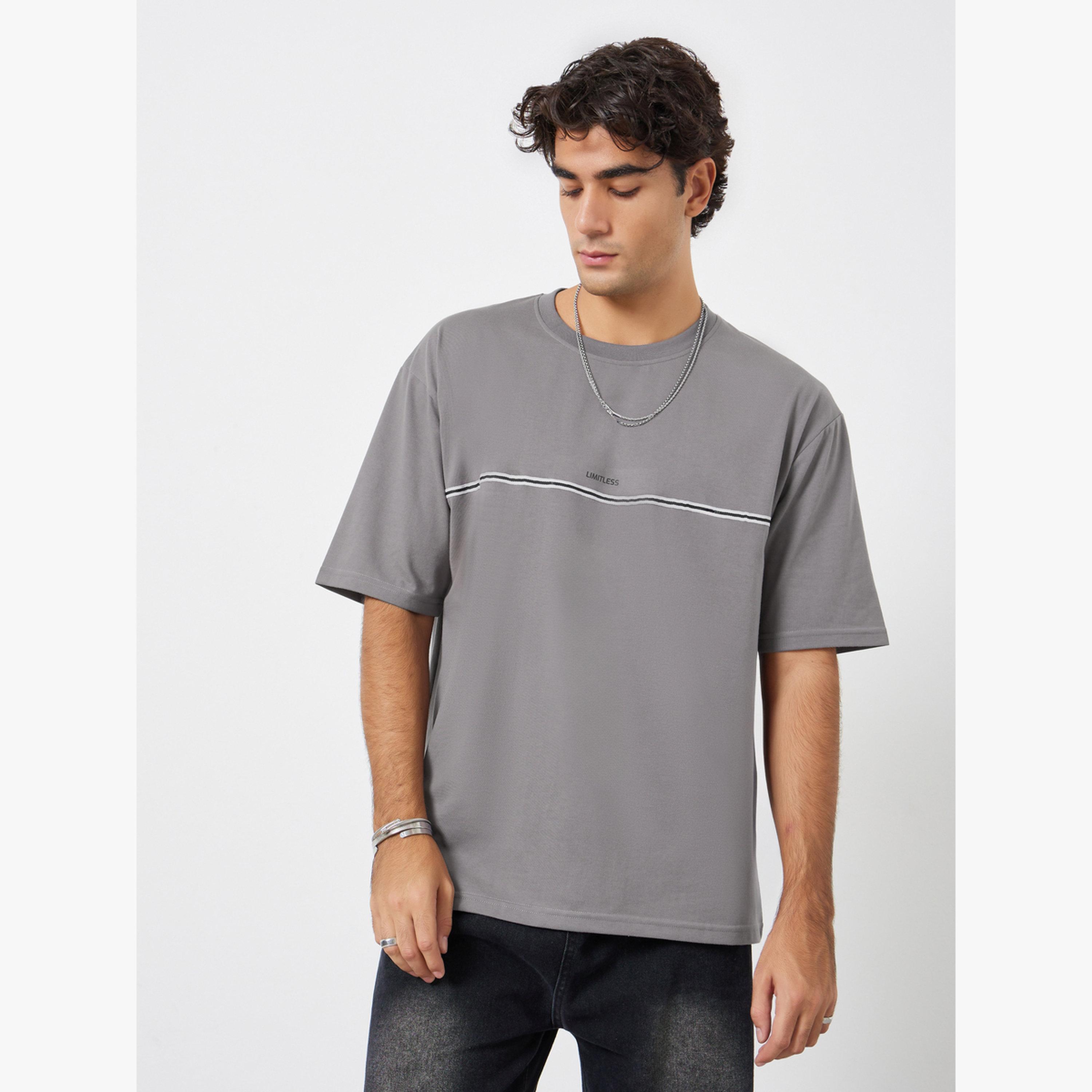تيشيرت واسع بطبعة صغيرة وأكمام قصيرة-men-clothing-tshirtsandpolos-tshirts-image-1