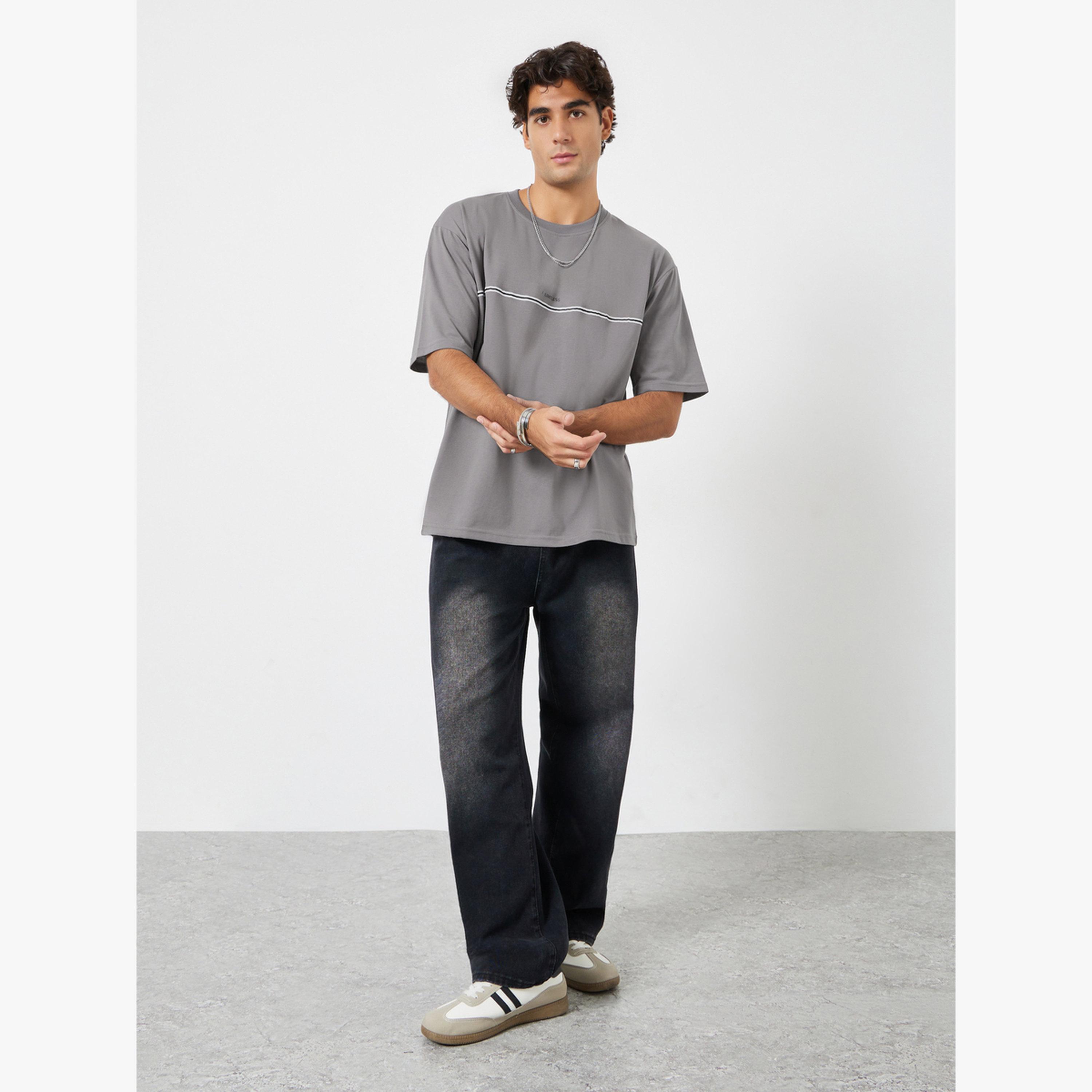تيشيرت واسع بطبعة صغيرة وأكمام قصيرة-men-clothing-tshirtsandpolos-tshirts-image-2