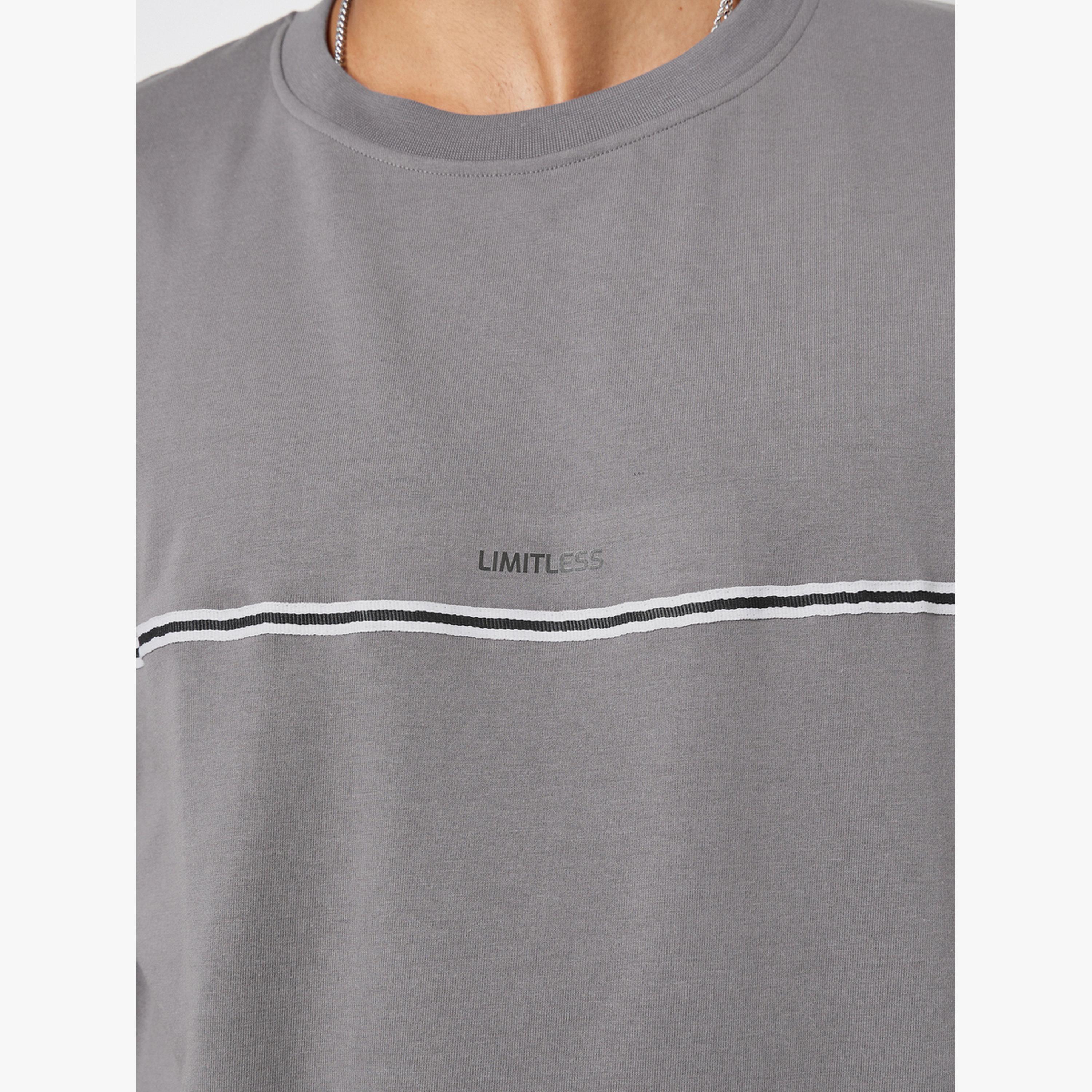 تيشيرت واسع بطبعة صغيرة وأكمام قصيرة-men-clothing-tshirtsandpolos-tshirts-image-4