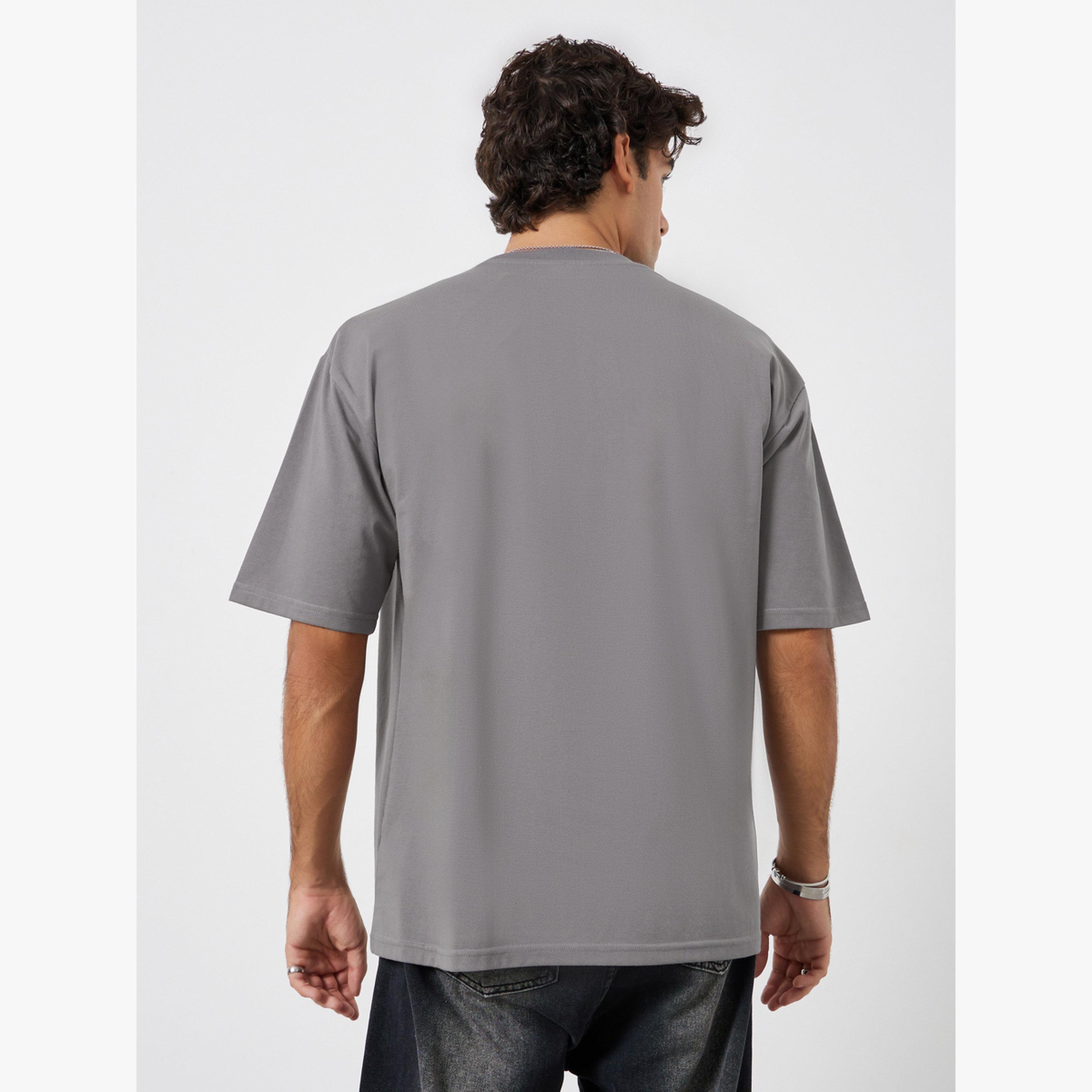 تيشيرت واسع بطبعة صغيرة وأكمام قصيرة-men-clothing-tshirtsandpolos-tshirts-image-5