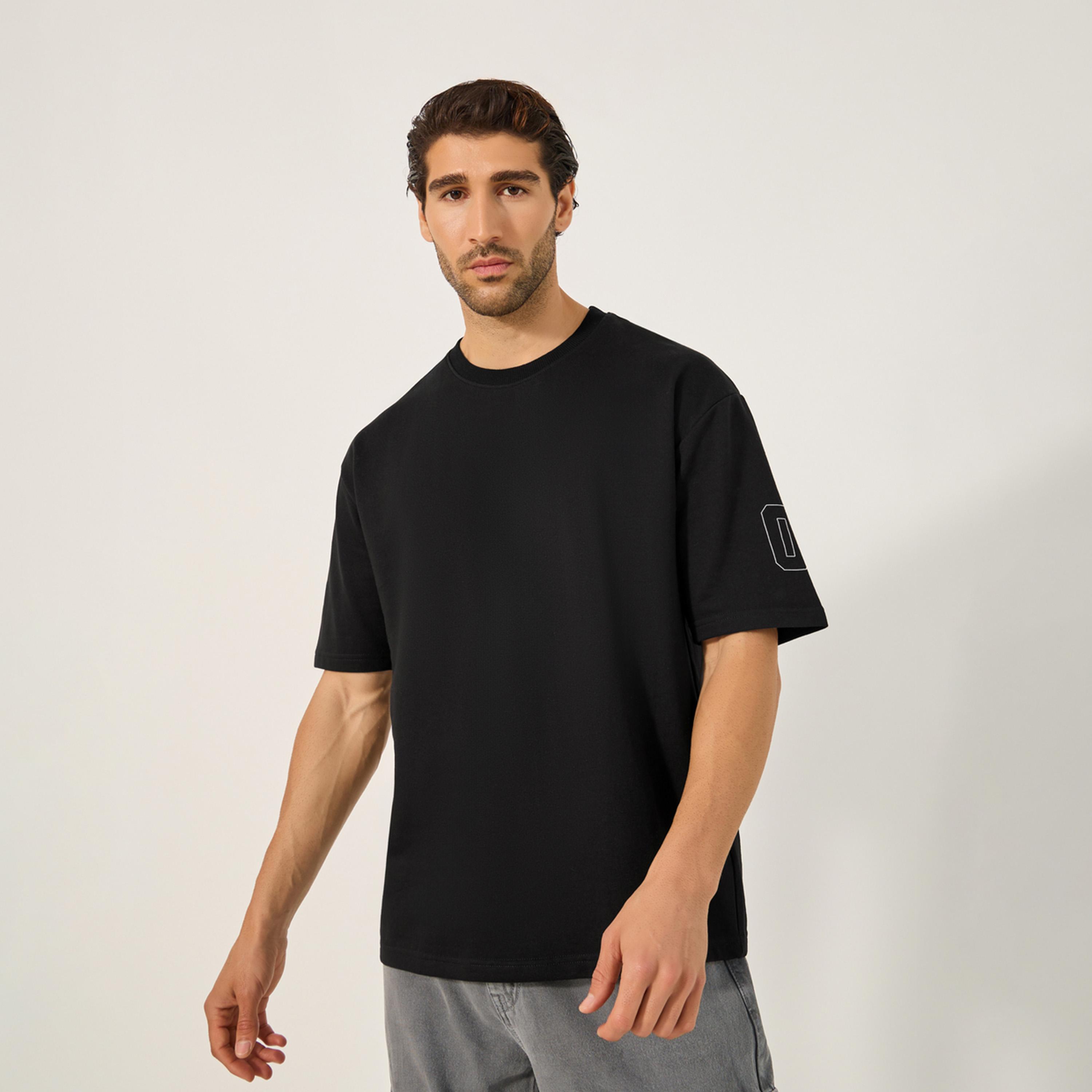 ستايلي - تي شيرت كبير الحجم بطبعة شعار-men-clothing-tshirtsandpolos-tshirts-image-3