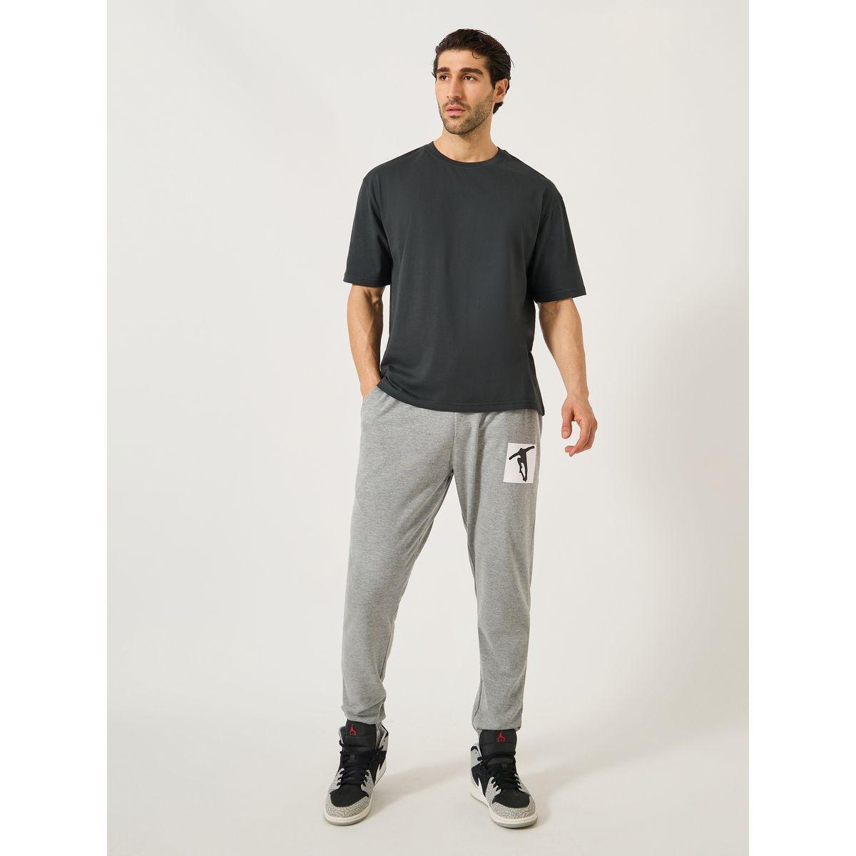 جوغر بقصة سليم فيت وطبعة جرافيك-men-clothing-bottoms-joggers-image-3