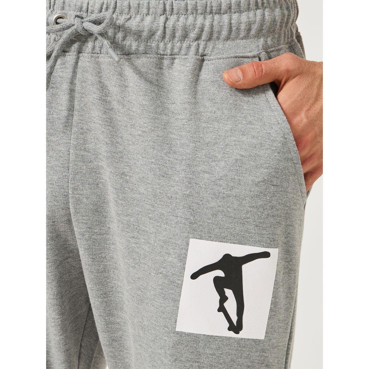 جوغر بقصة سليم فيت وطبعة جرافيك-men-clothing-bottoms-joggers-image-4