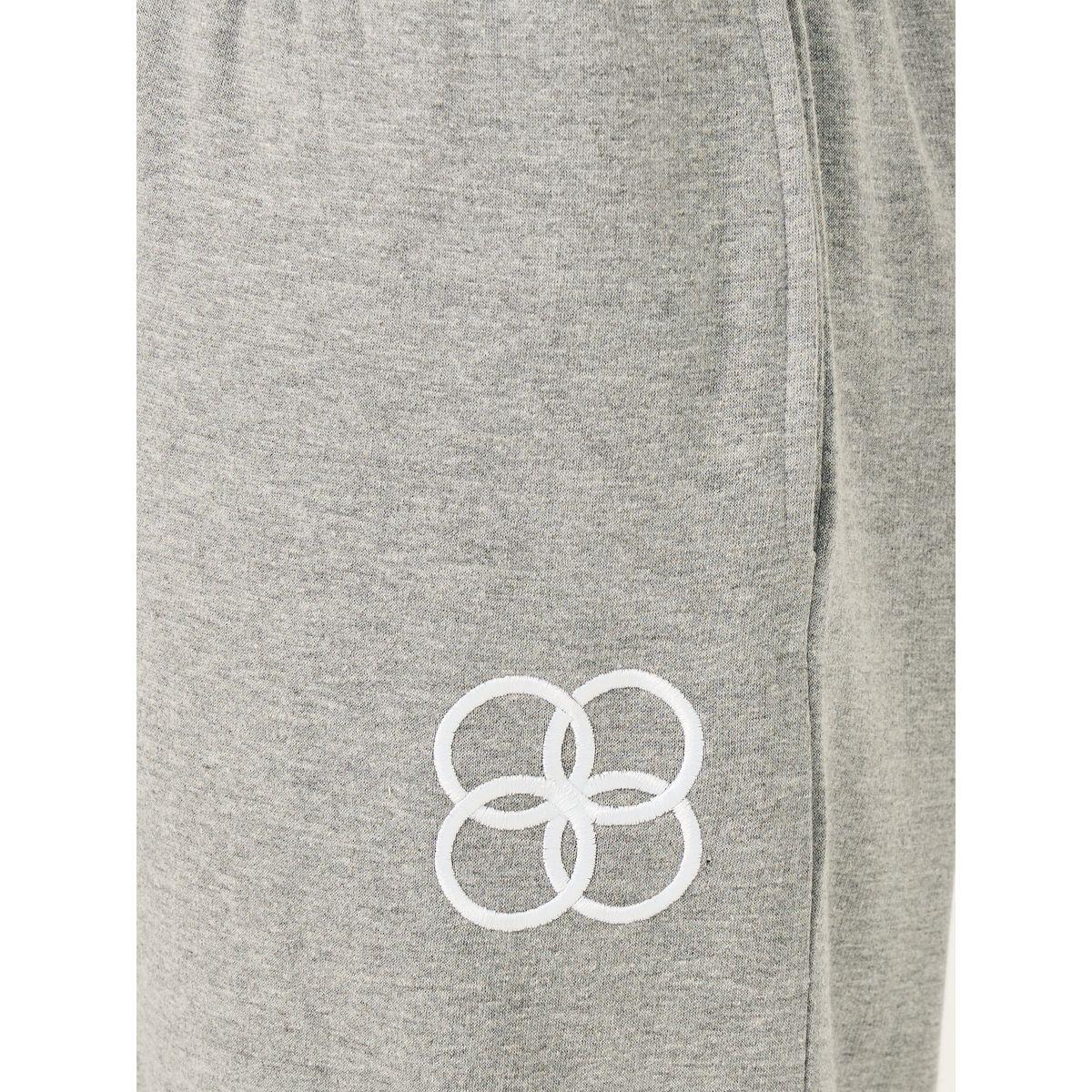 جوغر بقصة مريحة وتفاصيل لوجو مُطرزة-men-clothing-bottoms-joggers-image-3