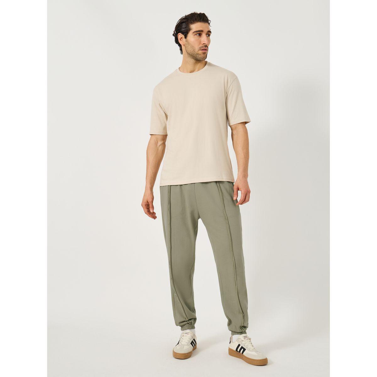 جوغر فضفاض بتفاصيل محزوزة مع أربطة-men-clothing-bottoms-joggers-image-2