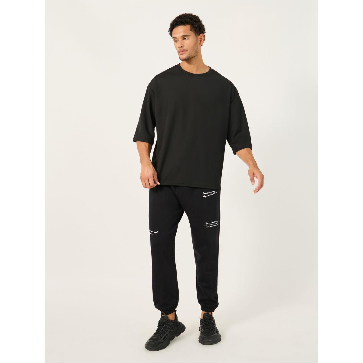 جوغر قطن بنسيج فليس فضفاض بطبعة كتابة-men-clothing-bottoms-joggers-image-2
