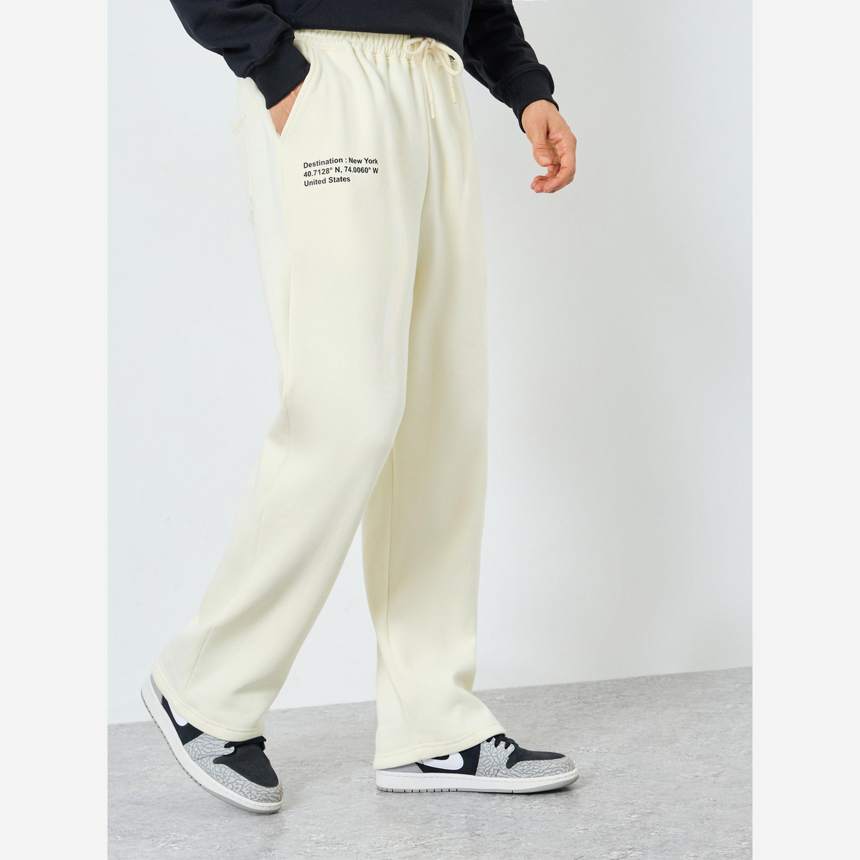 ستايلي - بنطال رياضي مقاس واسع حافة مفتوحة طبعة شعار-men-clothing-bottoms-joggers-image-1