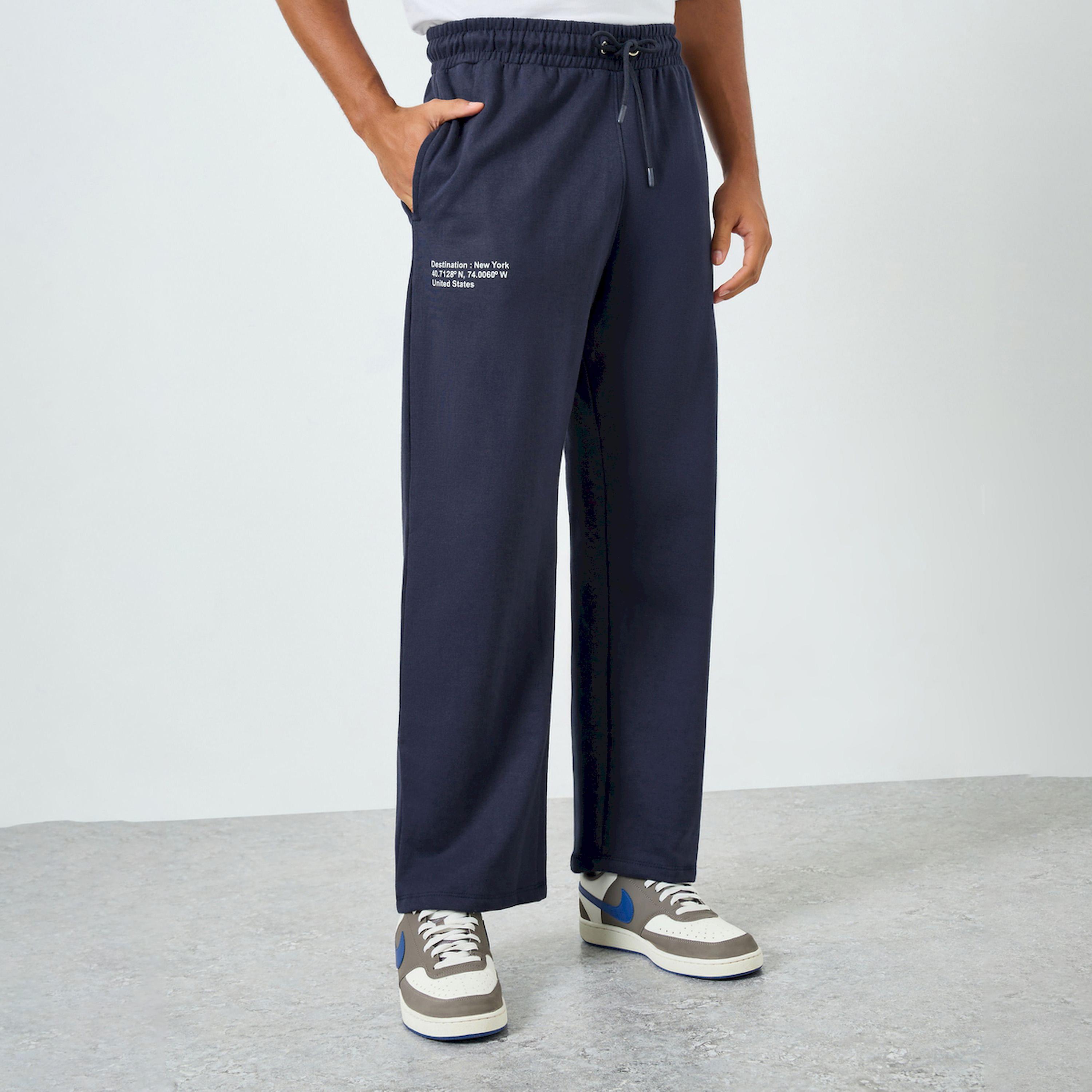 بنطال جوغر بقصة واسعة وشعار بسيط-men-clothing-bottoms-joggers-image-1