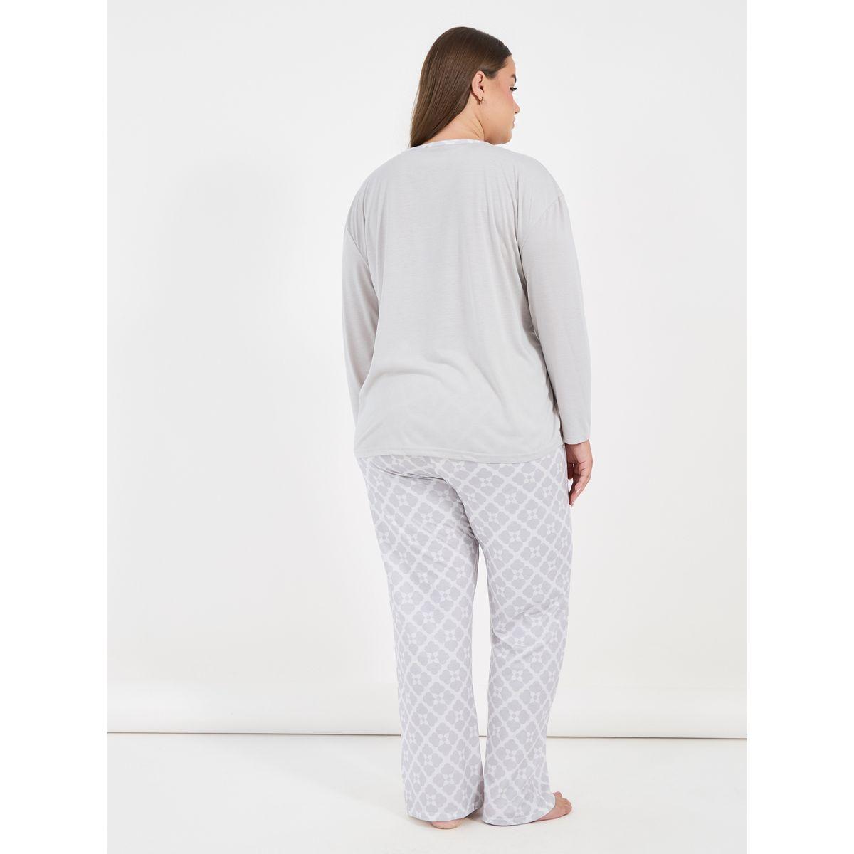 Styli Plus Size Placket V Neck Drop Shoulder T-Shirt & Geo Print Pyjama Set-women-clothing-nightwear-pyjamas-longsets-image-5