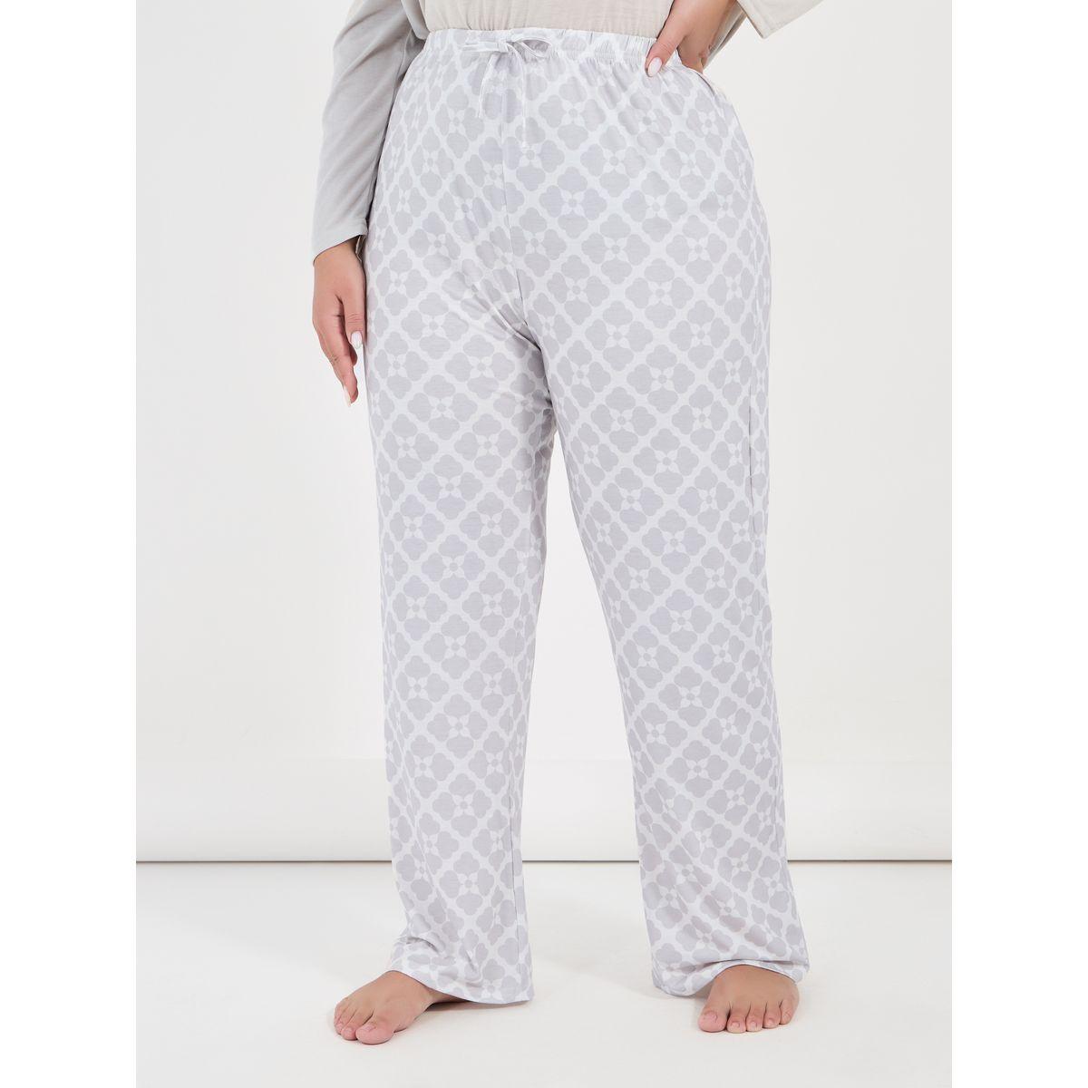 Styli Plus Size Placket V Neck Drop Shoulder T-Shirt & Geo Print Pyjama Set-women-clothing-nightwear-pyjamas-longsets-image-6