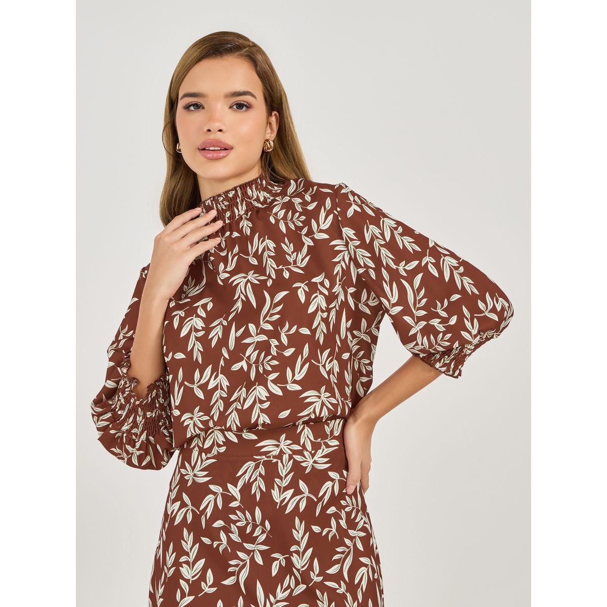 بلوزة بطبعة زهور وياقة عالية-women-clothing-shirtsandblouses-blouses-image-1