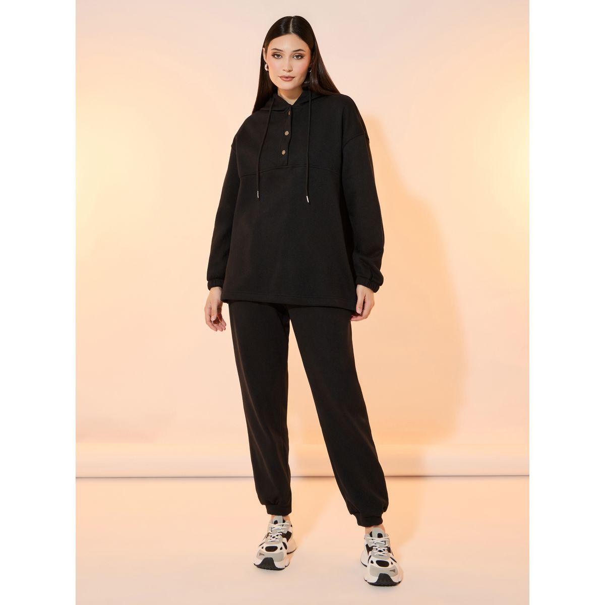 طقم منسق من جوغر وهودي مزين بأزرار-women-clothing-coordsets-image-1