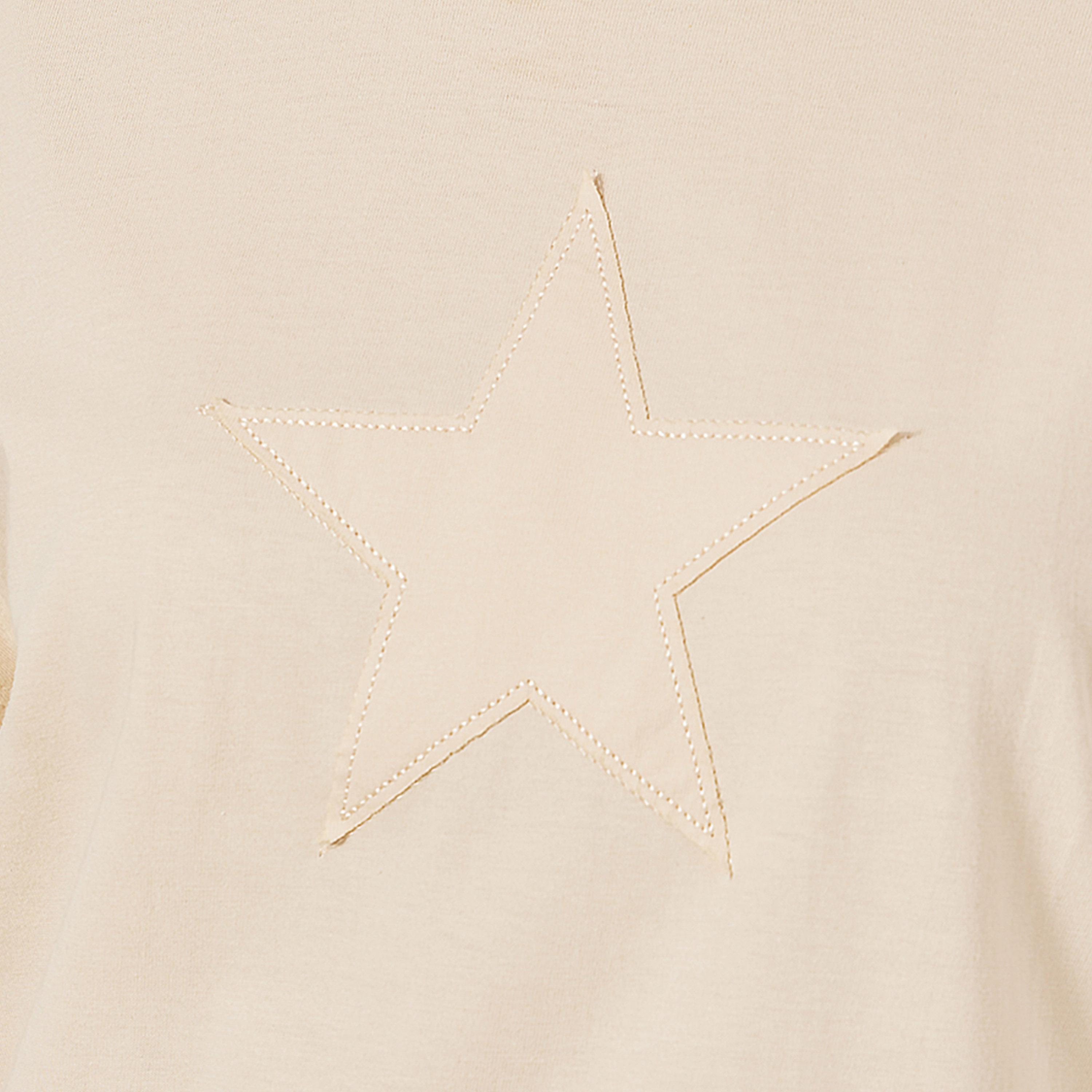 ستايلي-  تي شيرت طويل بأكمام واسعة ومطرز بنجوم بيج-women-clothing-tshirts-image-3