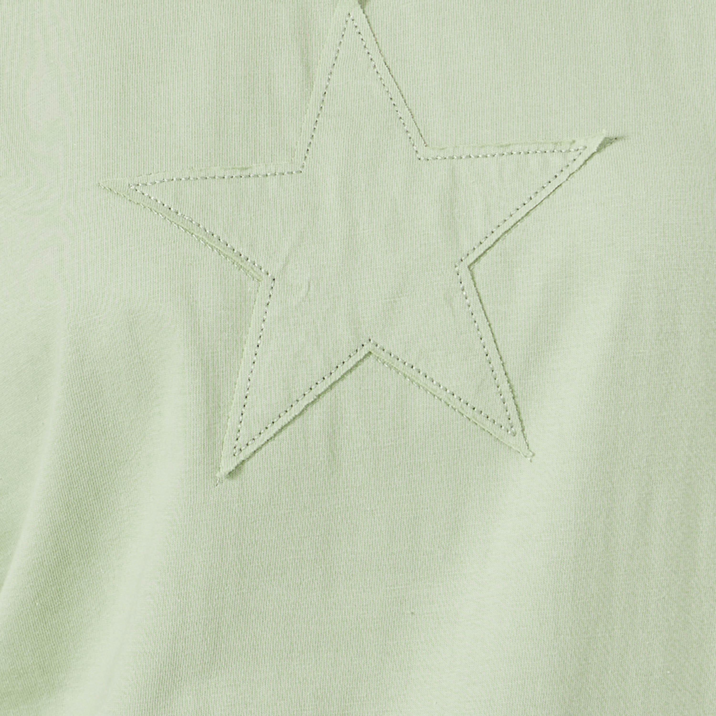 ستايلي-  تي شيرت طويل مقاس كبير مزين بنجمة خضراء-women-clothing-tshirts-image-3