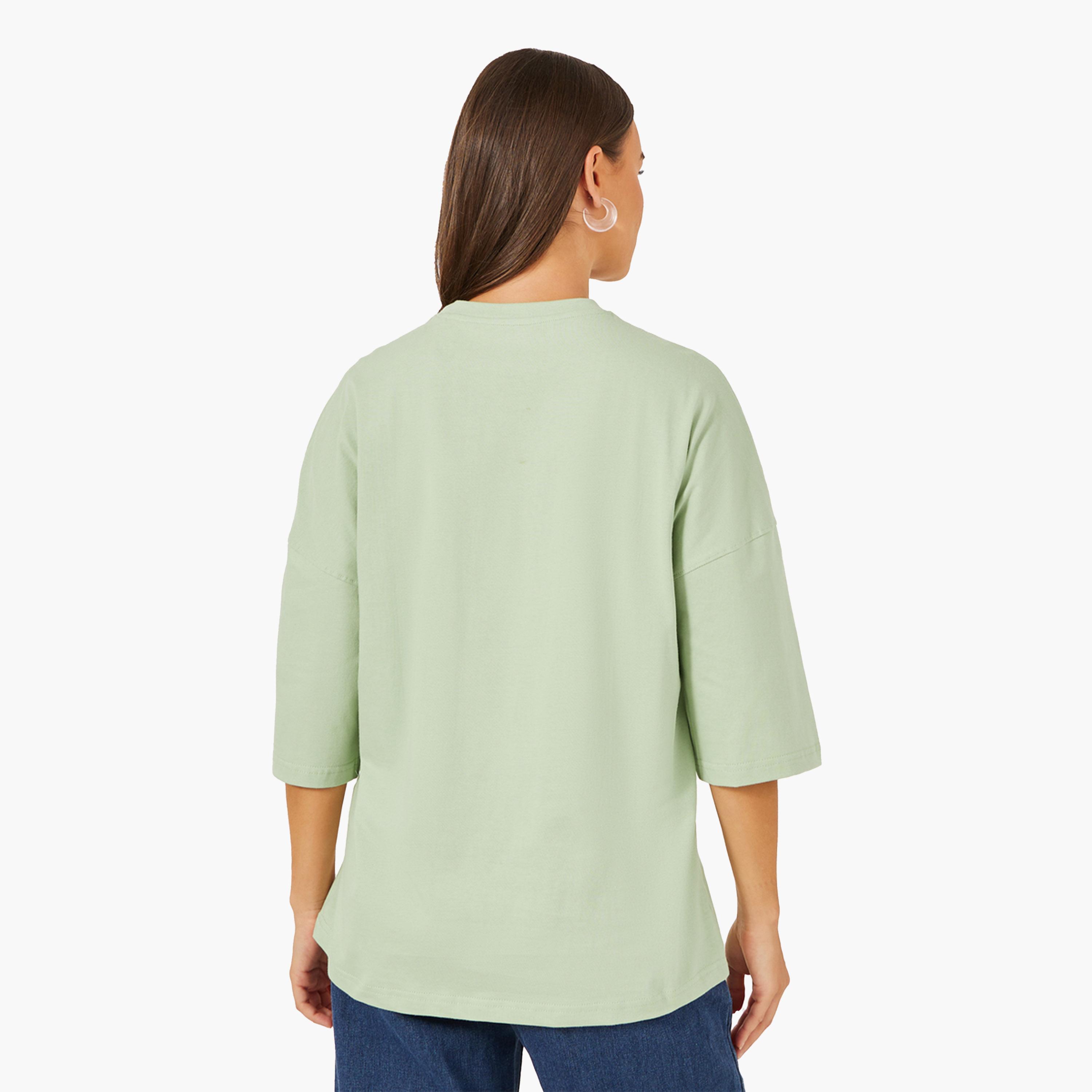 ستايلي-  تي شيرت طويل مقاس كبير مزين بنجمة خضراء-women-clothing-tshirts-image-4