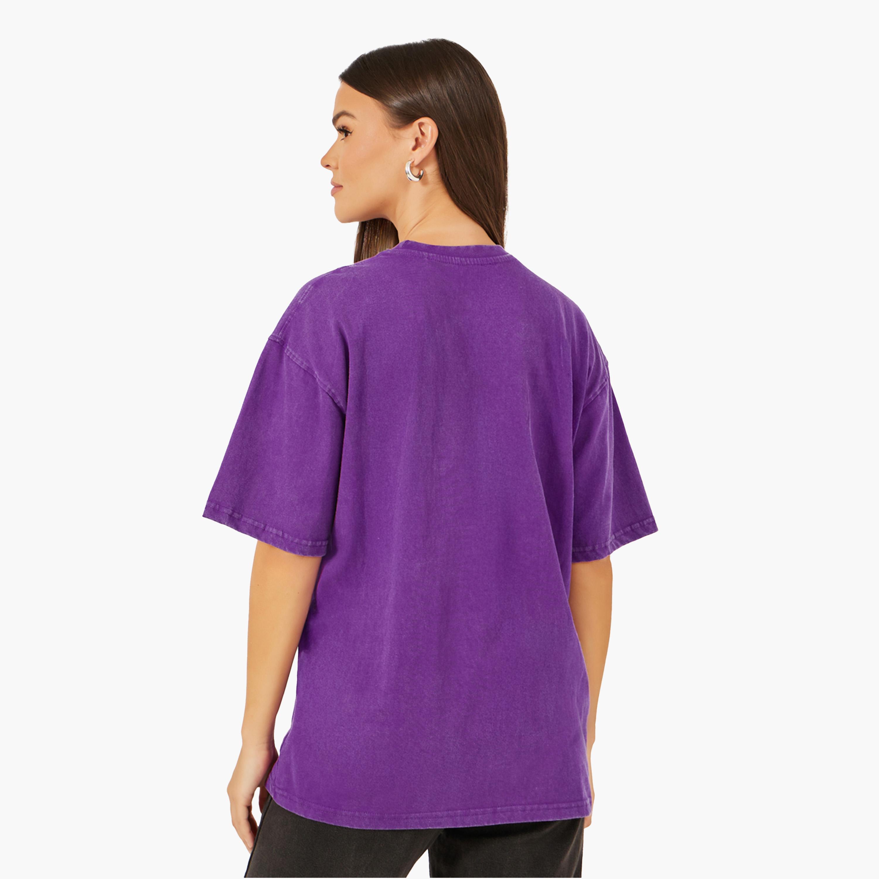 ستايلي - تي شيرت كبير الحجم بطبعة شعار ومغسول بالحامض-women-clothing-tshirts-image-4