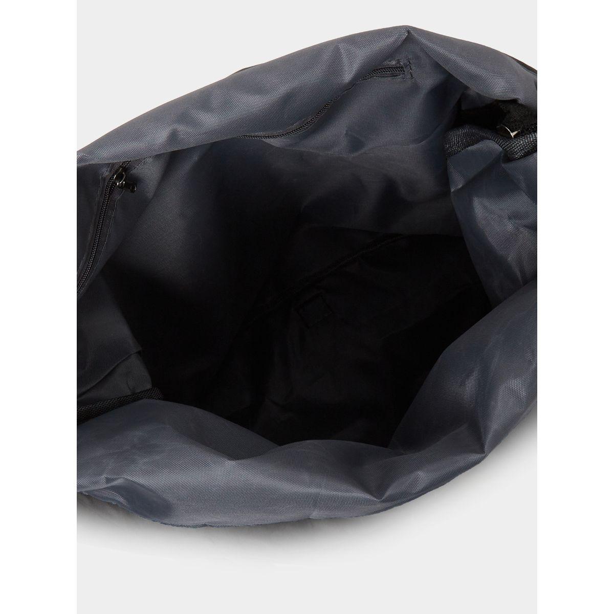 شنطة ظهر مطبعة مع تفاصيل جيوب-men-bags-image-5