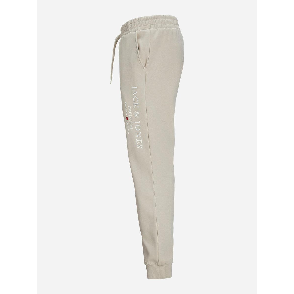 جوغر مطبع بشعار مع رباط خصر-men-clothing-bottoms-joggers-image-3