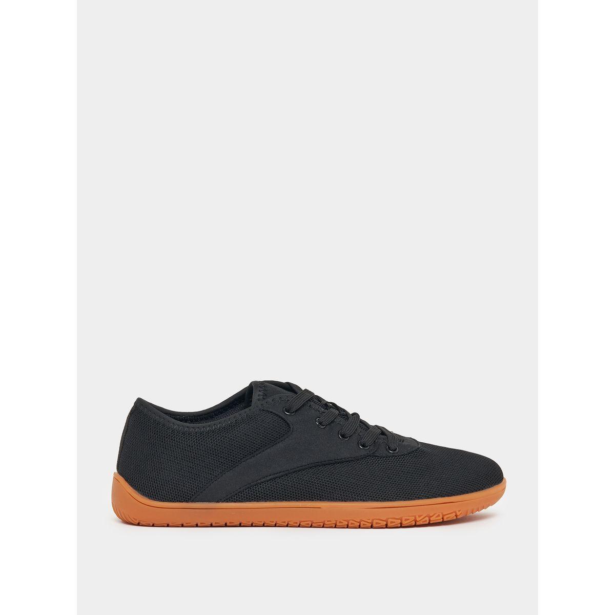 حذاء سنيكرز خفيف الوزن برباط غلق-men-shoes-sneakers-image-1