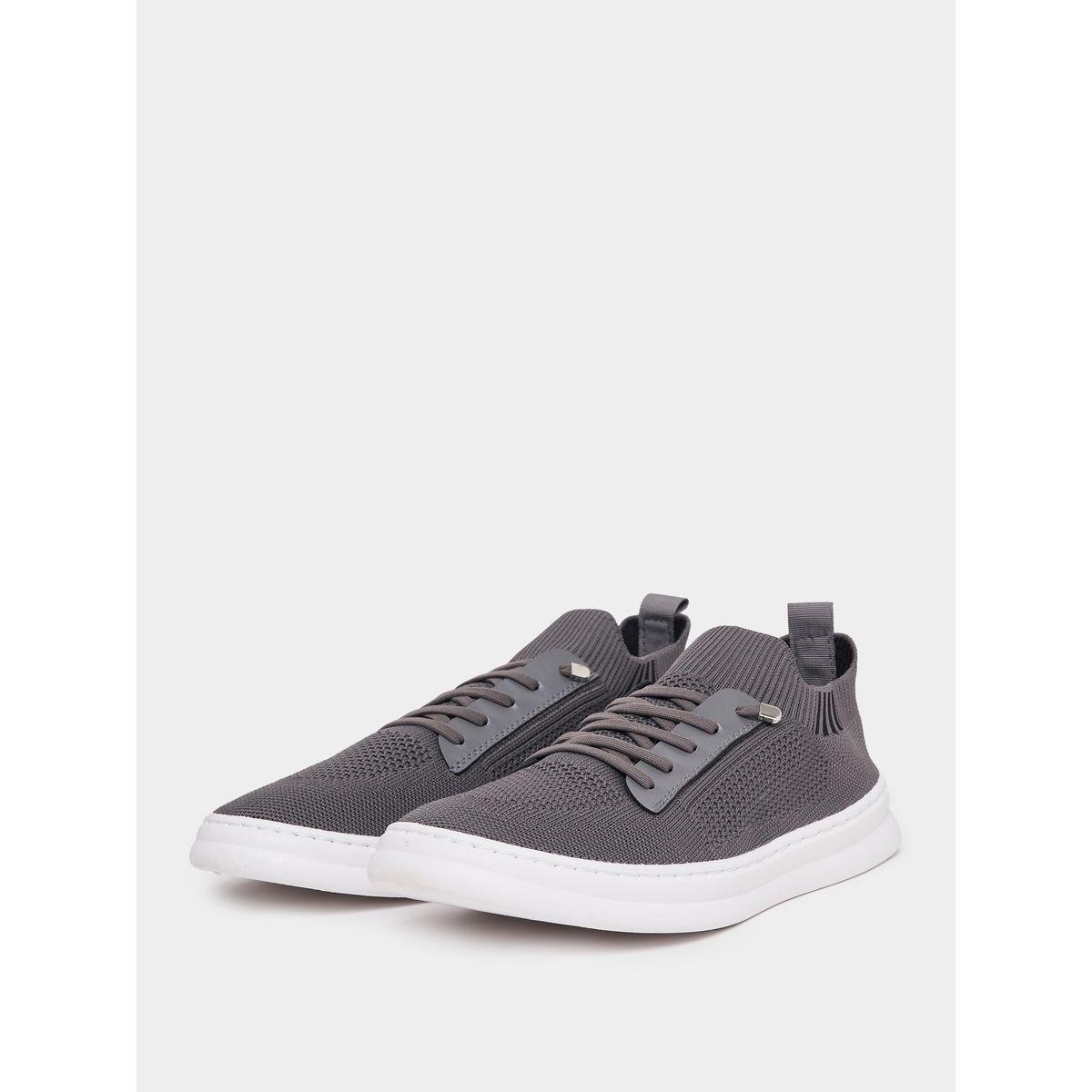 حذاء سنيكرز بتفاصيل محبوكة ورباط غلق-men-shoes-sneakers-image-5
