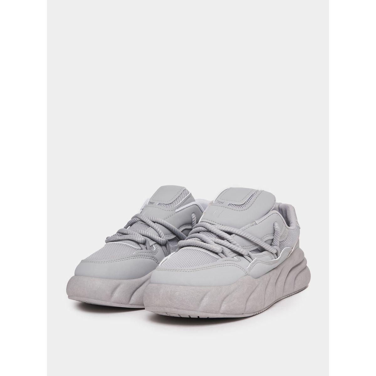 حذاء سنيكرز بنعل شانكي وتفاصيل بارزة الملمس-men-shoes-sneakers-image-2