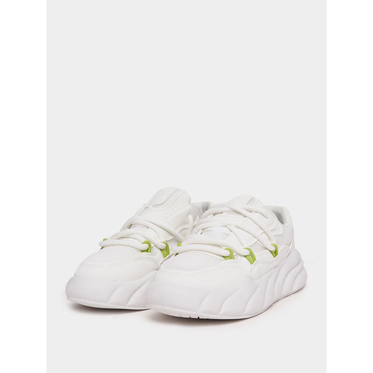 حذاء سنيكرز بنعل شانكي وتفاصيل بارزة الملمس-men-shoes-sneakers-image-2