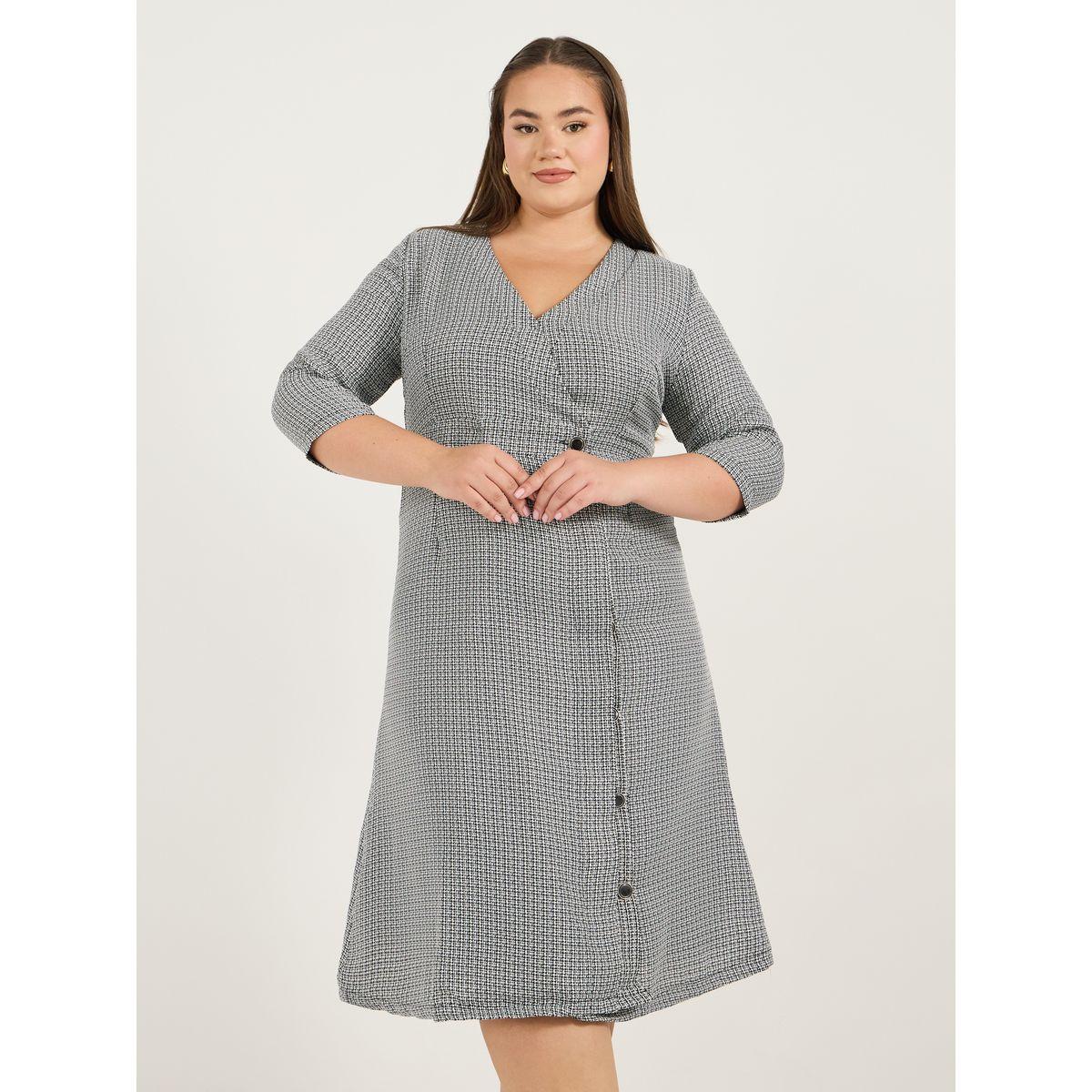 Styli Plus Size Self Design Short Sleeves Wrap Midi Dress-women-clothing-dresses-image-5