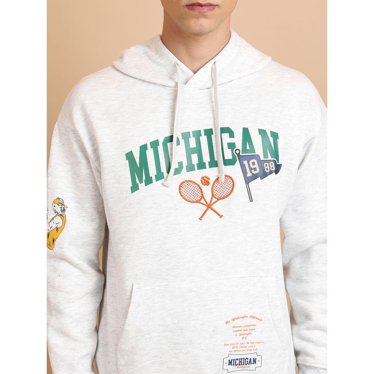 هودي بقصة مريحة وطبعة جرافيك كيتش × ستايلي-men-winterwear-hoodiesandsweatshirts-image-2
