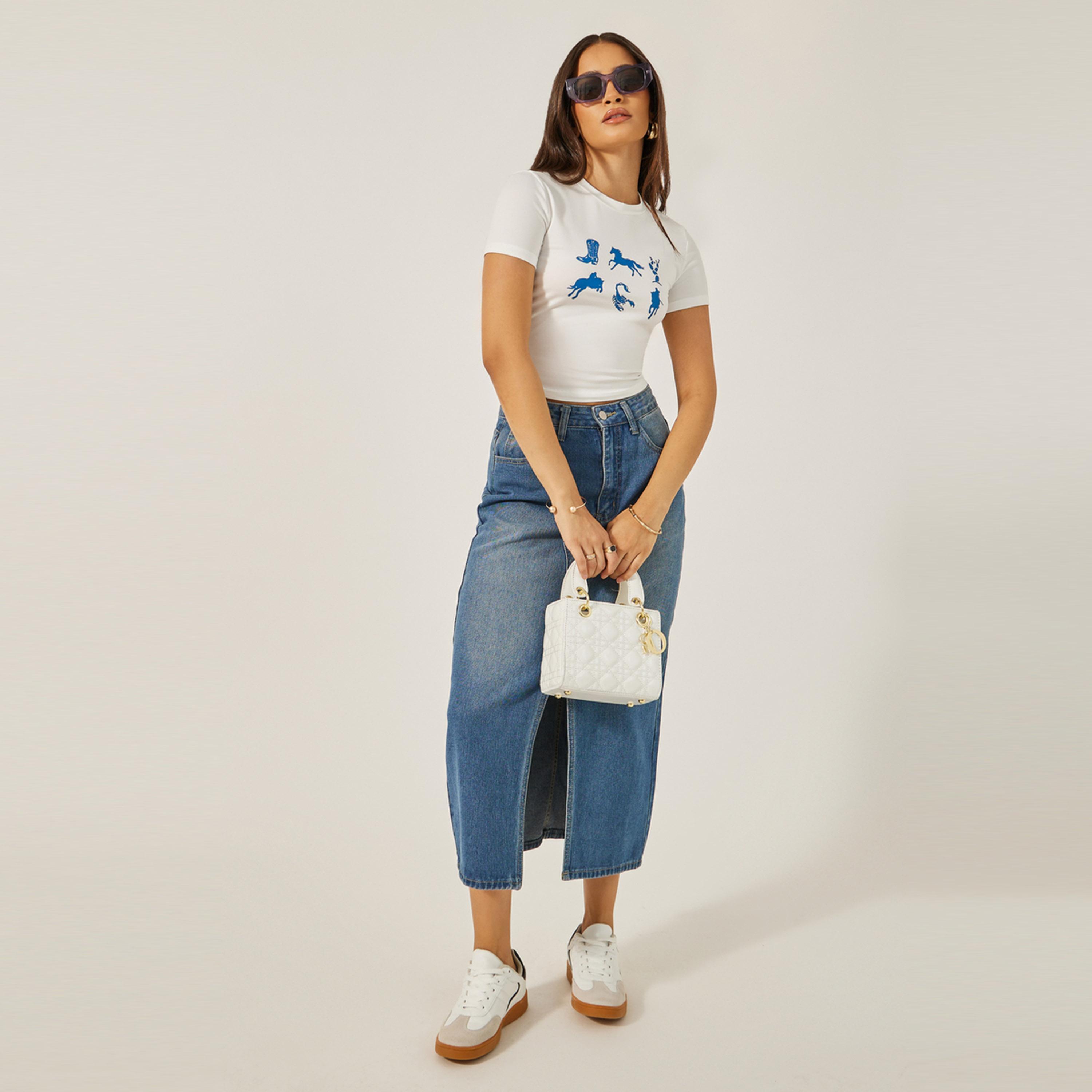 ستايلي - تي شيرت ملائم للجسم بطبعة جرافيكية برقبة دائرية-women-clothing-tshirts-image-2