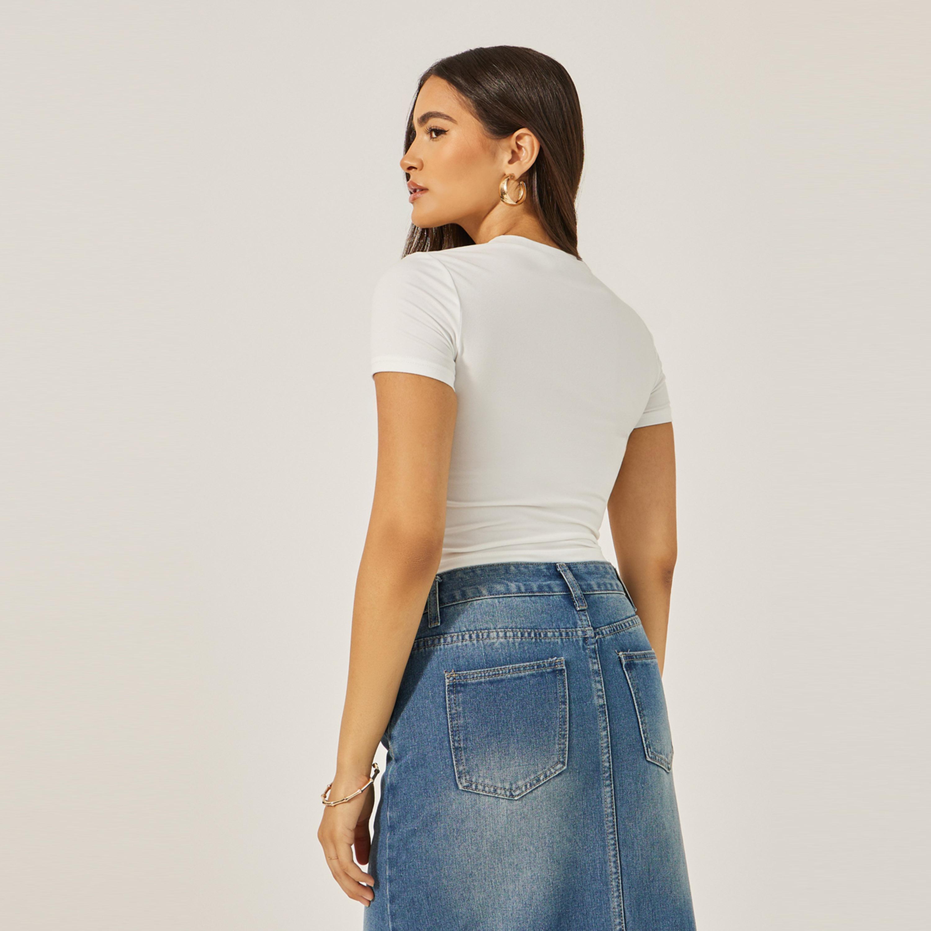 ستايلي - تي شيرت ملائم للجسم بطبعة جرافيكية برقبة دائرية-women-clothing-tshirts-image-6