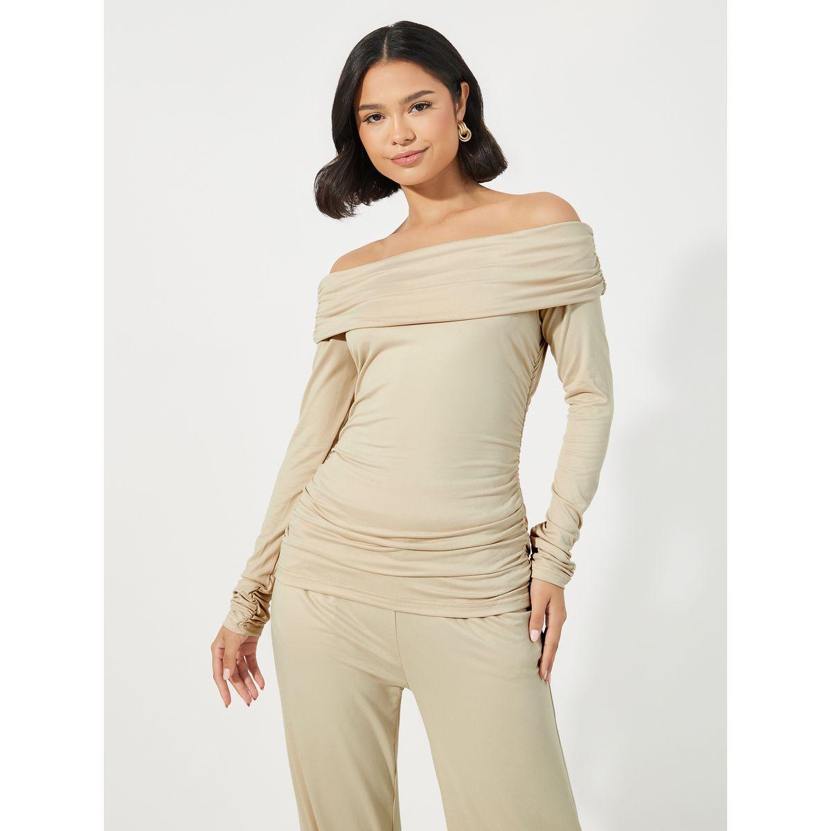 طقم منسق من بنطال بأرجل واسعة وبلوزة بأكتاف مكشوفة-women-clothing-coordsets-image-2