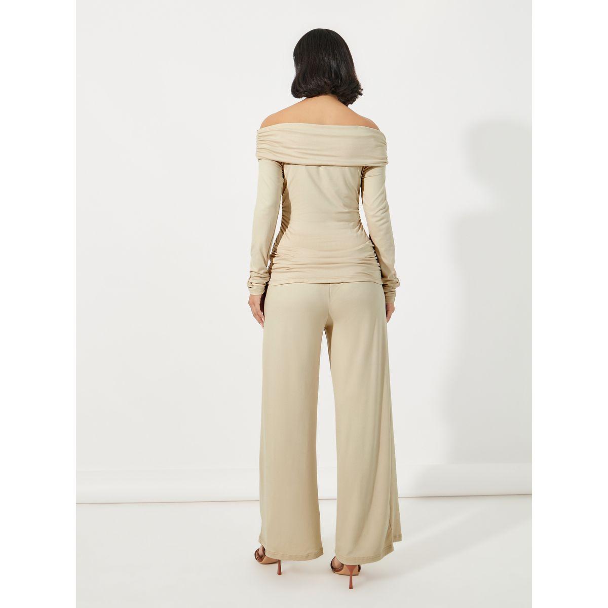 طقم منسق من بنطال بأرجل واسعة وبلوزة بأكتاف مكشوفة-women-clothing-coordsets-image-4