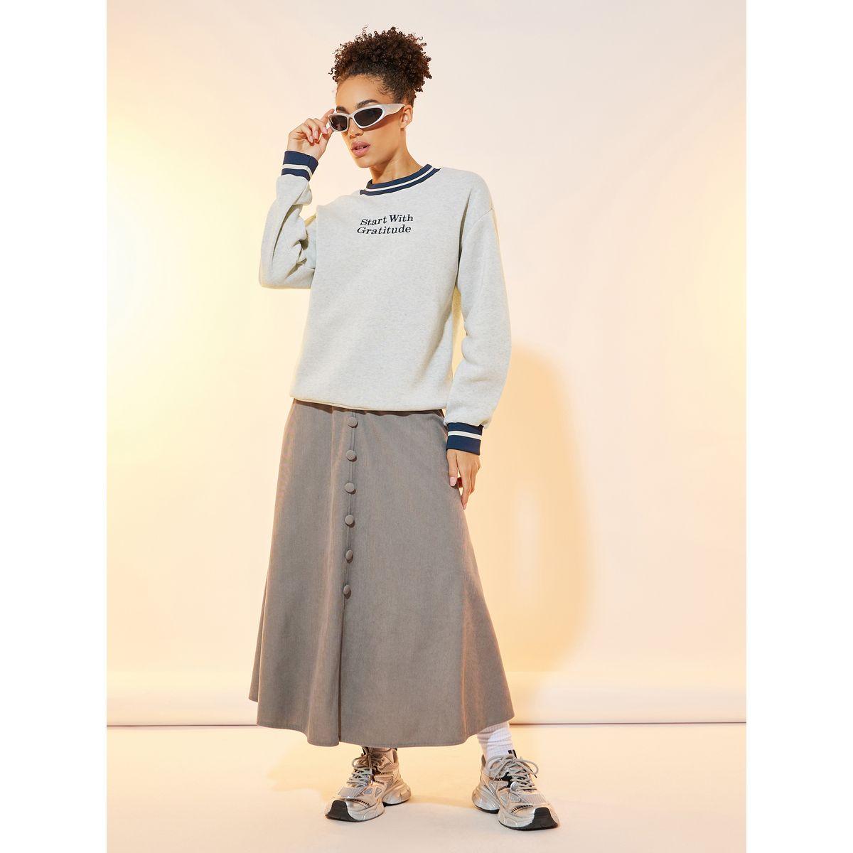 سويت شيرت بأكتاف منخفضة وكتابة مُطرّزة-women-clothing-hoodiesandsweatshirts-sweatshirts-image-2