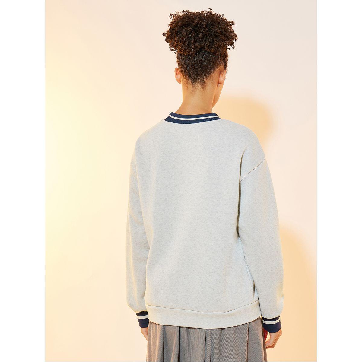 سويت شيرت بأكتاف منخفضة وكتابة مُطرّزة-women-clothing-hoodiesandsweatshirts-sweatshirts-image-4